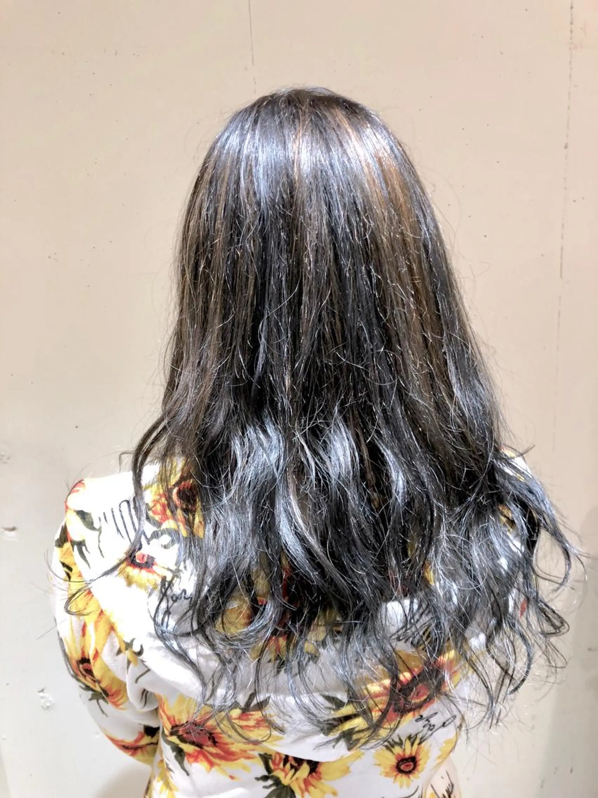 セミロング カラー パーマ ヘアアレンジ セミロングパーマ アッシュ アッシュグレー アッシュグレージュ バレイヤージュ 【ツヤ髪美容師】 ツダケイスケのヘアスタイル