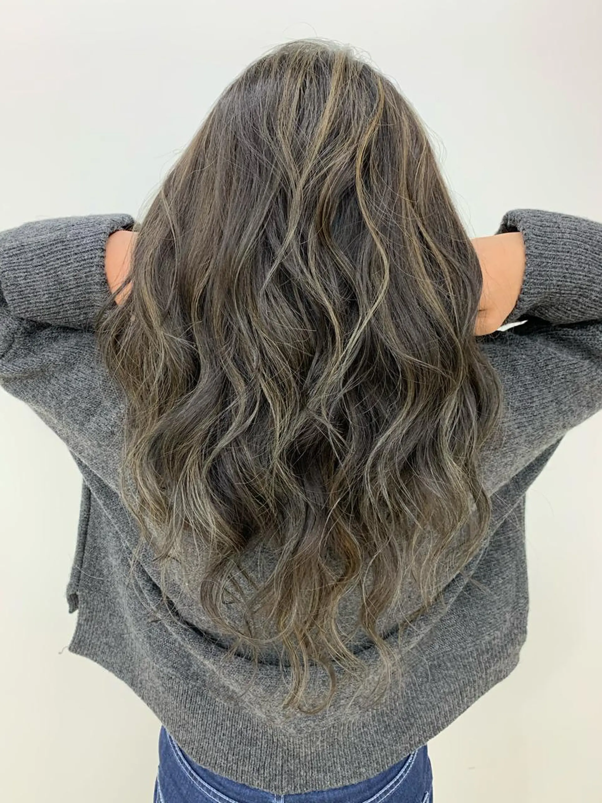 ロング ハイライト 心斎橋/海外レイヤー 募集中三好玲奈のヘアスタイル