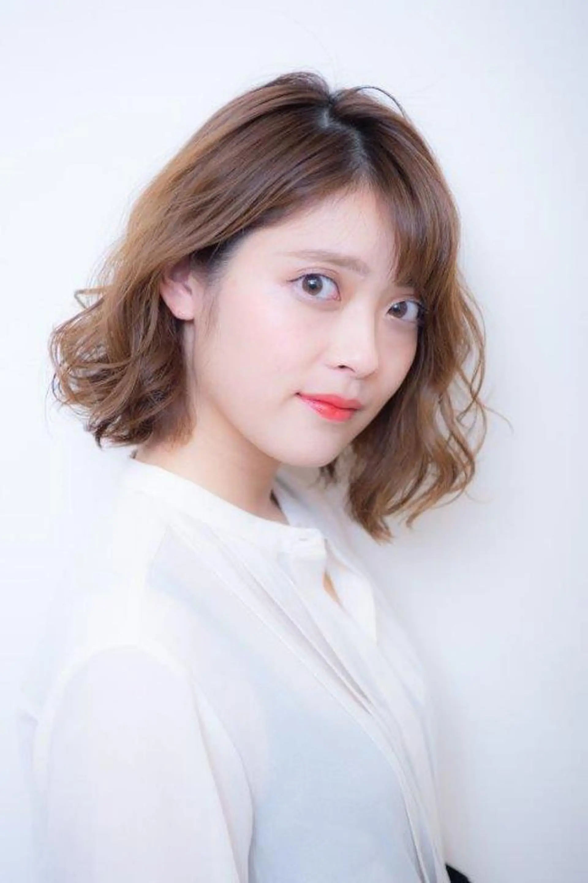 ミディアム カラー パーマ 井上 涼花のヘアスタイル