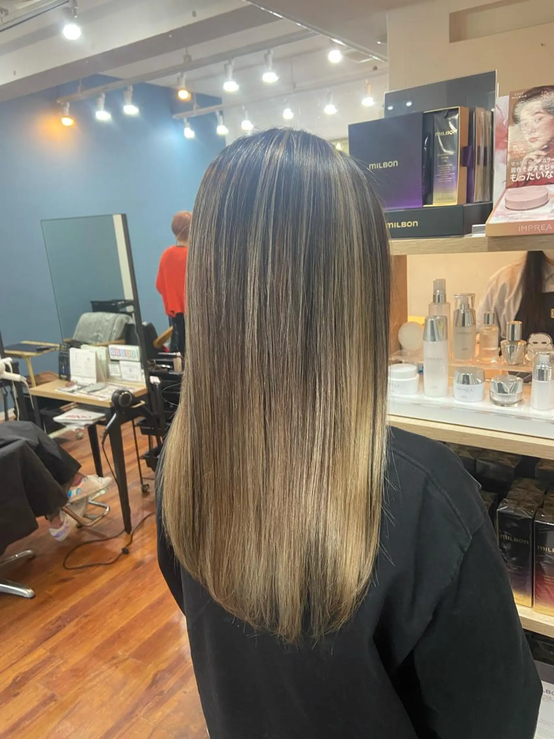 ロング カラー バレイヤージュ レイヤーカット カット 縮毛矯正 トリートメント 髪質改善/透明感 カラー/西川奈穂のヘアスタイル