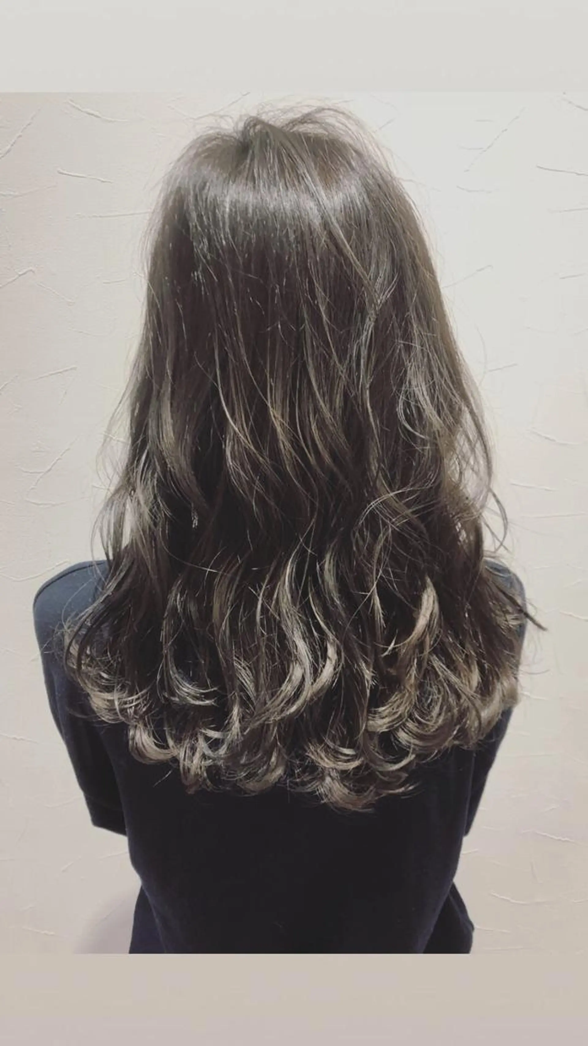 ロング カラー ブリーチ グレージュ ブリーチなしカラー 似合わせの達人🔥 石川就平のヘアスタイル