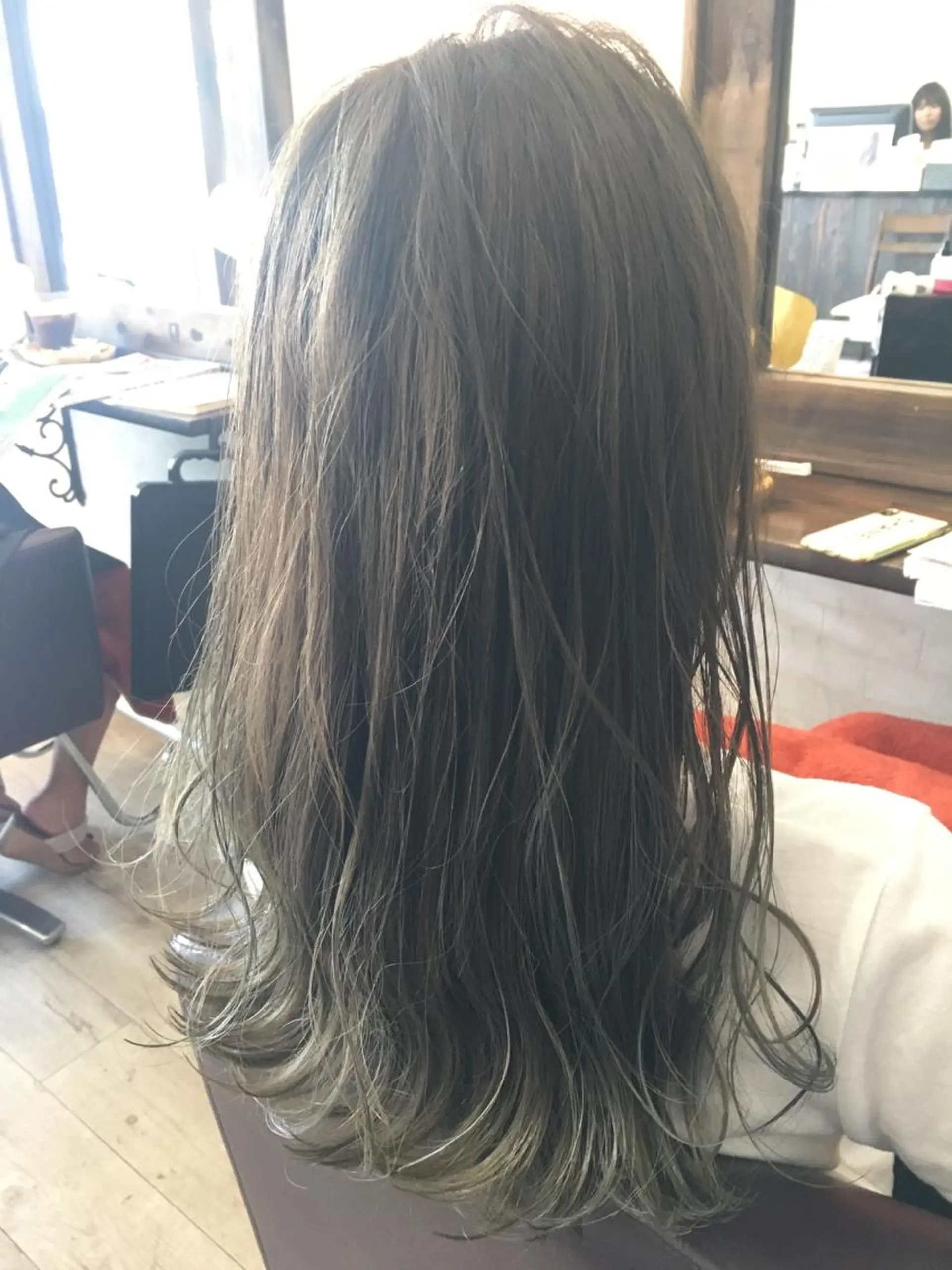 ロング アッシュ カット ヘアカラー 松本 亮のヘアスタイル