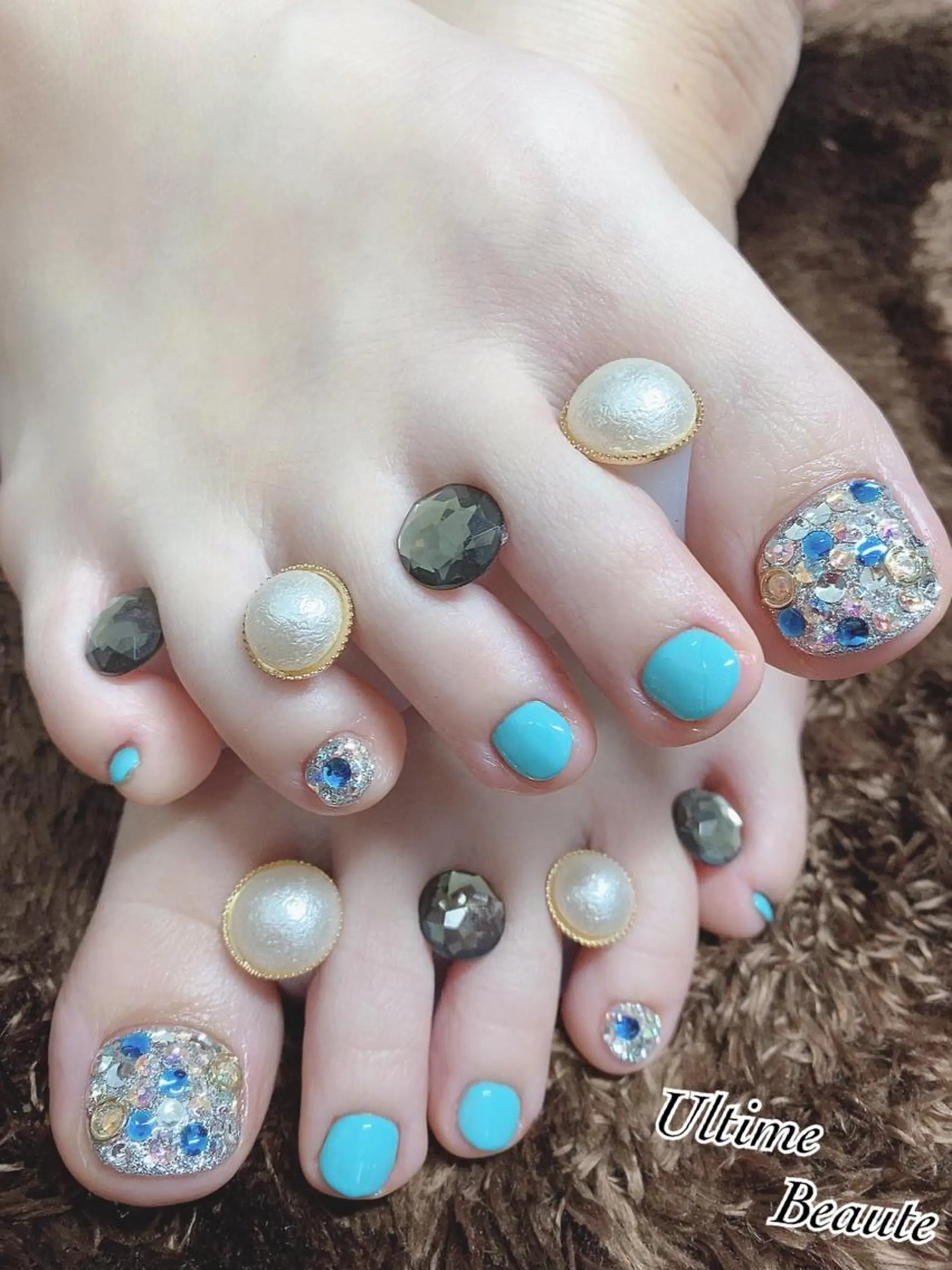 ネイル ブルー キラキラネイル ストーンネイル 石塚 亜矢加のネイルデザイン