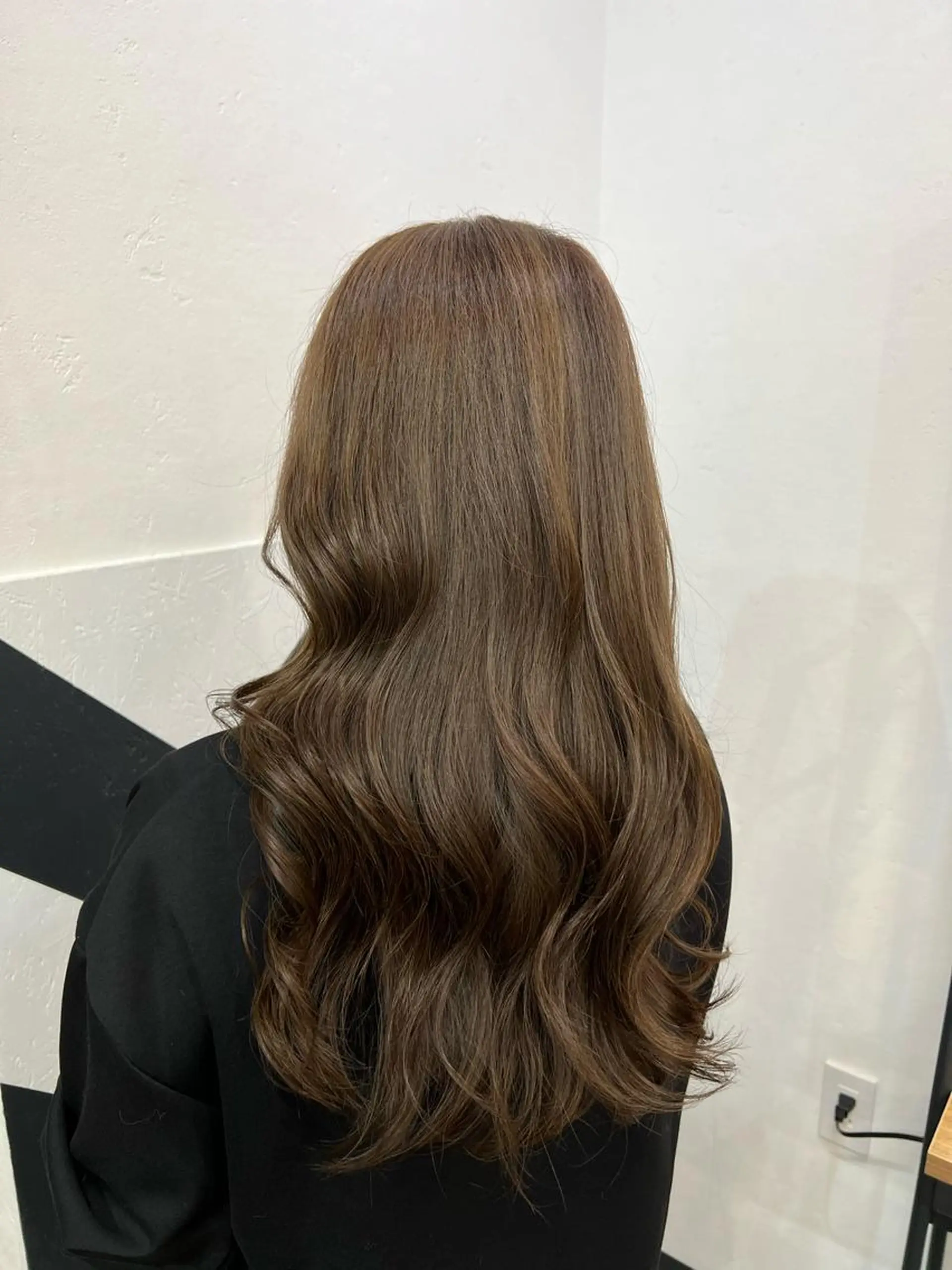 ロング カラー シールエクステ アディクシーカラー アッシュ バレイヤージュ ベージュカラー ヘアカラー 吉野 瑳桜のヘアスタイル