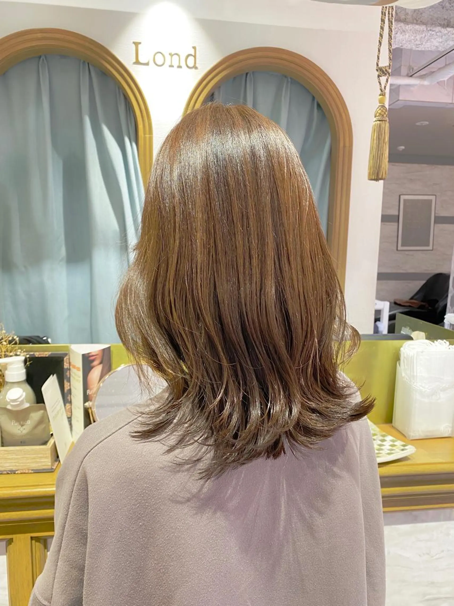 ミディアム カット ヘアカラー トリートメント レイヤーカット /透明感カラー西田のヘアスタイル