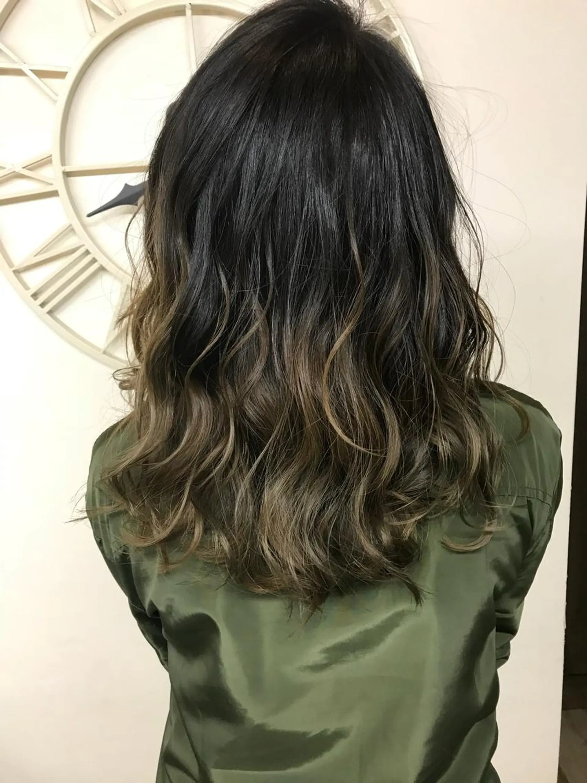 ミディアム カラー バレイヤージュ レイヤーカット 及川 光のヘアスタイル