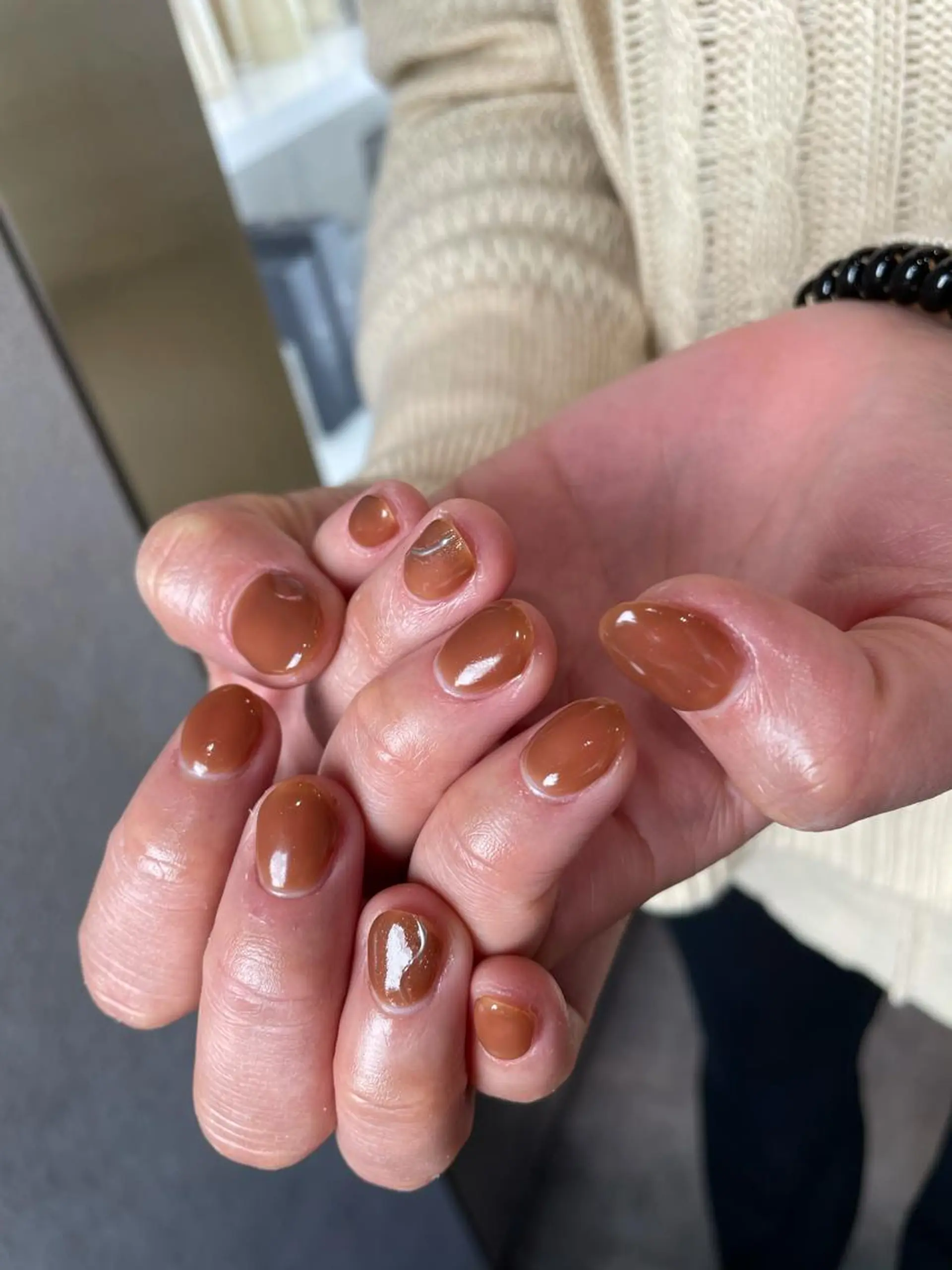 ネイル ブラウン ワンカラーネイル ハンドネイル ナチュラル透明感🌱 小山美樹子のヘアスタイル