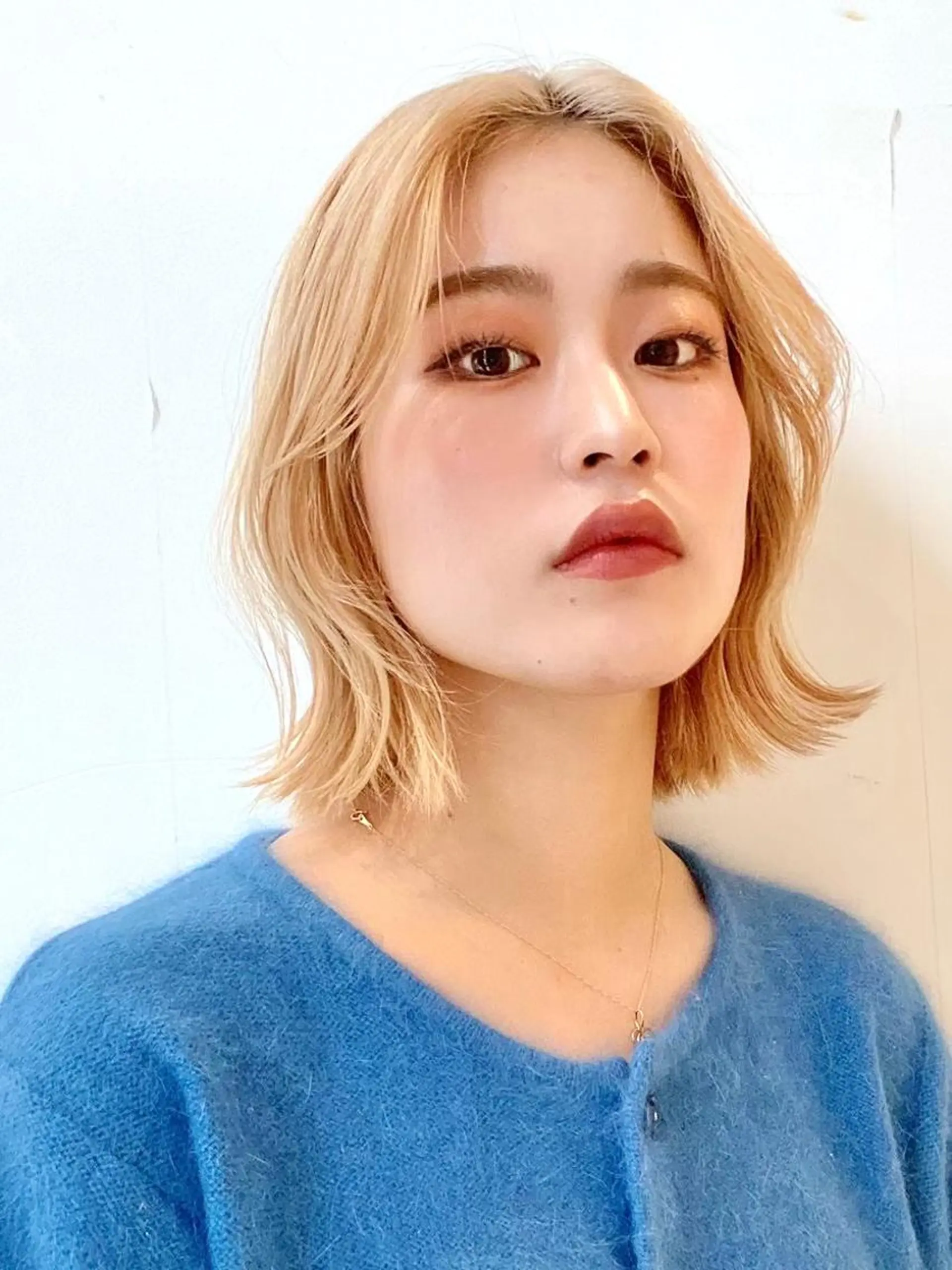 ショート カラー 切りっぱなしボブ 前下がりボブ ブリーチ 透明感カラー グレージュ カット ヘアカラー トリートメント レイヤー専門家 ダブルカラー修のヘアスタイル