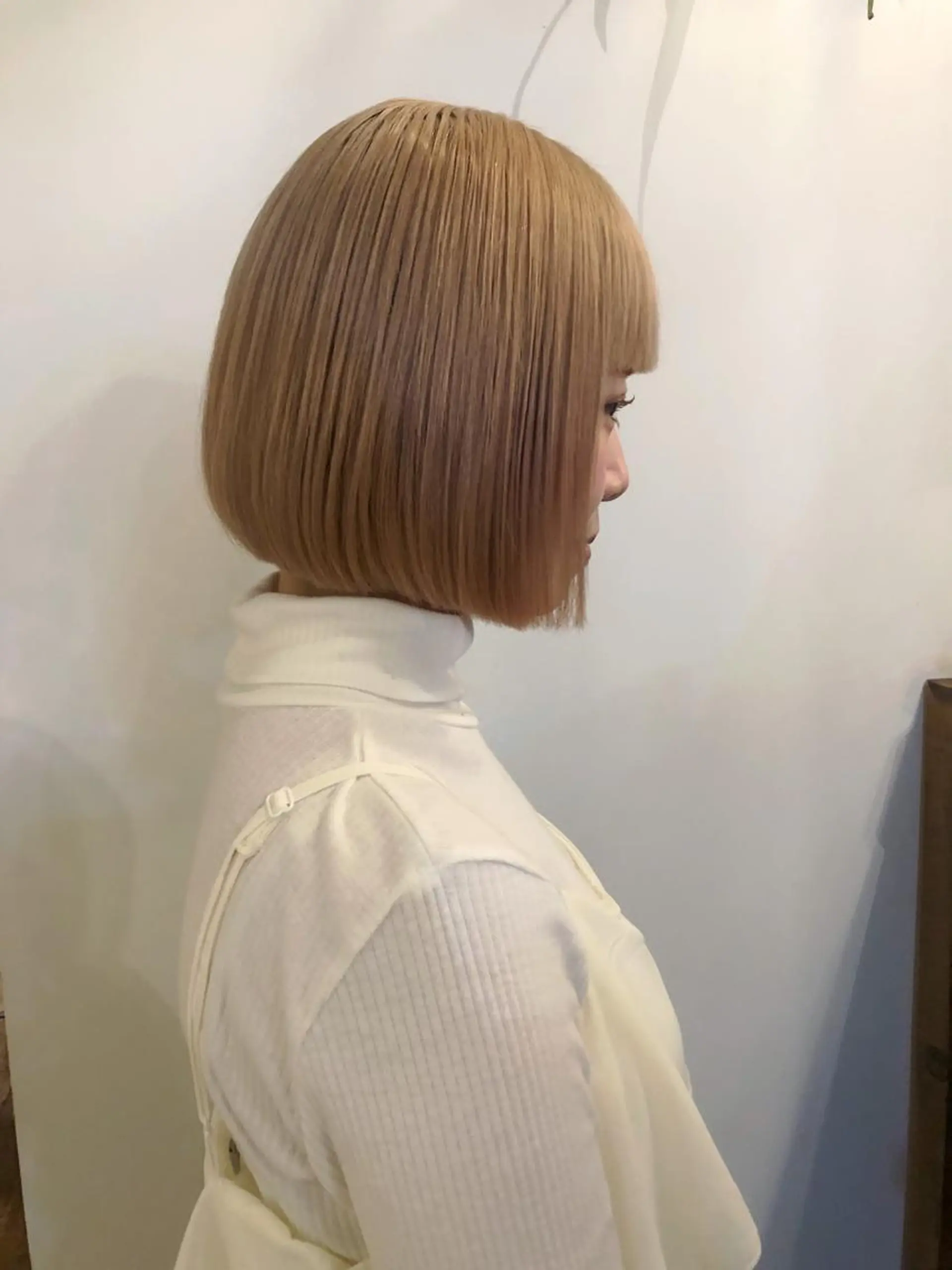 ショート ボブ hono/ボブ/ ハイトーン/ベージュのヘアスタイル