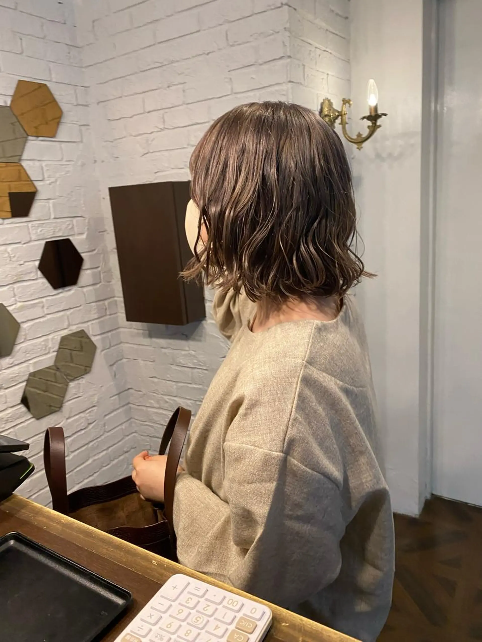 ミディアム カラー ヘアアレンジ ベージュカラー 透明感カラー ダブルカラー グレージュ ハイトーンカラー カット ヘアカラー トリートメント レイヤーカット×髪質 改善🇰🇷シオリのヘアスタイル