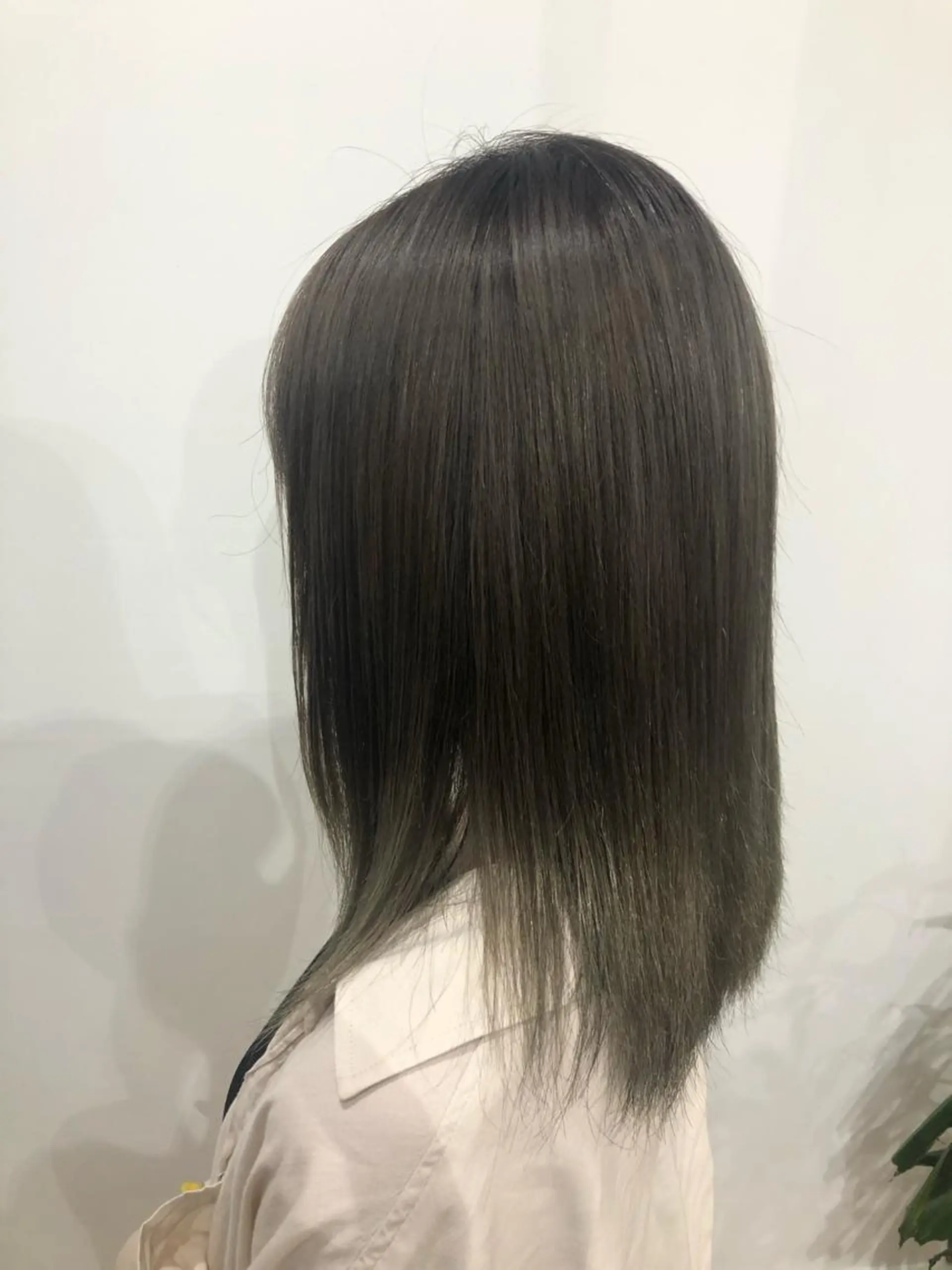 カラー white.梅田 デザインカラー🦄のヘアスタイル