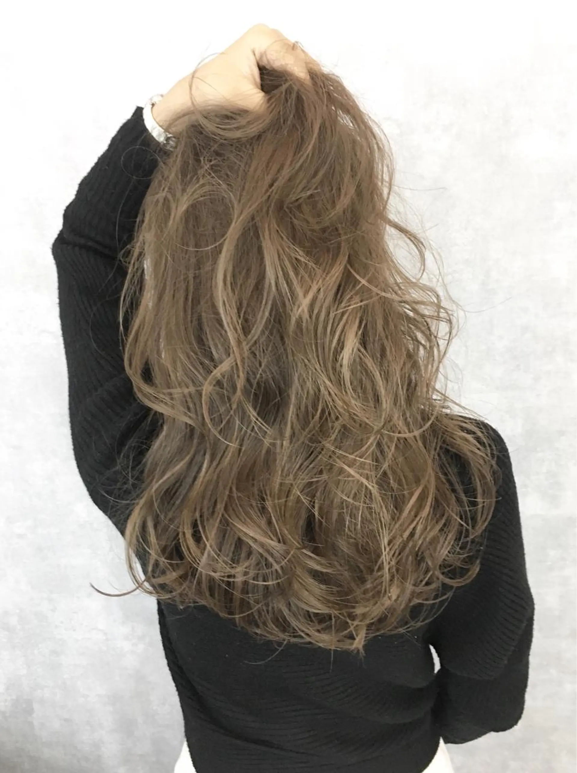 ロング カラー ヘアアレンジ ベージュカラー シアーベージュ ハイレイヤー レイヤーカット レイヤーカット BLend 渋谷のヘアスタイル