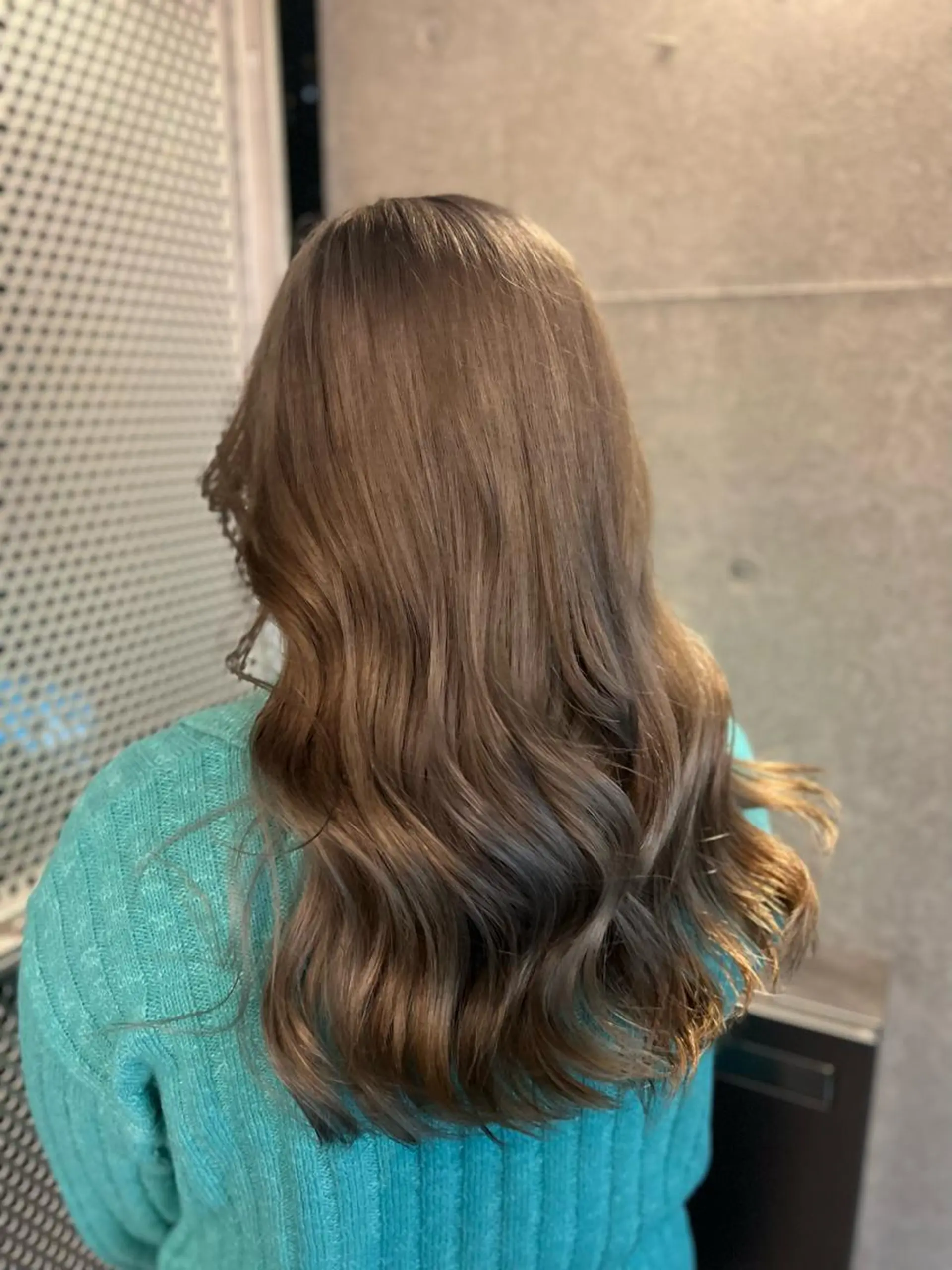 セミロング カラー シールエクステ アディクシーカラー アッシュ バレイヤージュ ベージュカラー ヘアカラー ＤＥＳＴ所属・吉野 瑳桜のヘアスタイル