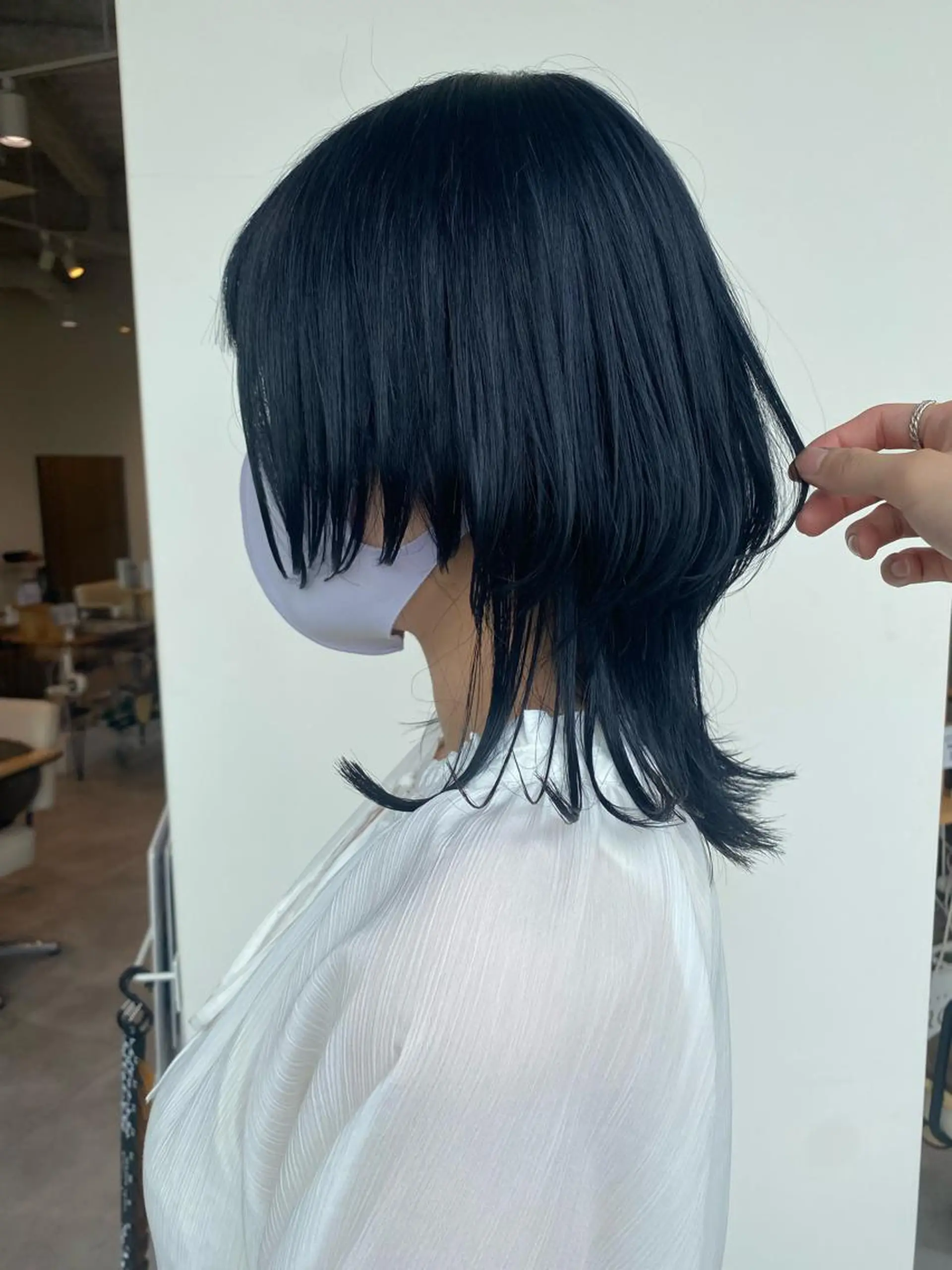 ミディアム カット ヘアカラー 大阪ウルフカット ハッシュカットのヘアスタイル