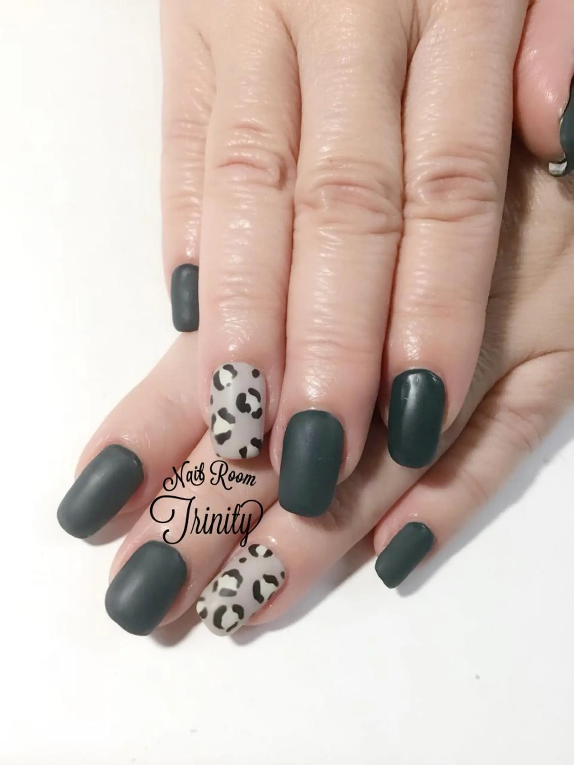 セミロング ネイル ハンドネイル Trinity staffのネイルデザイン