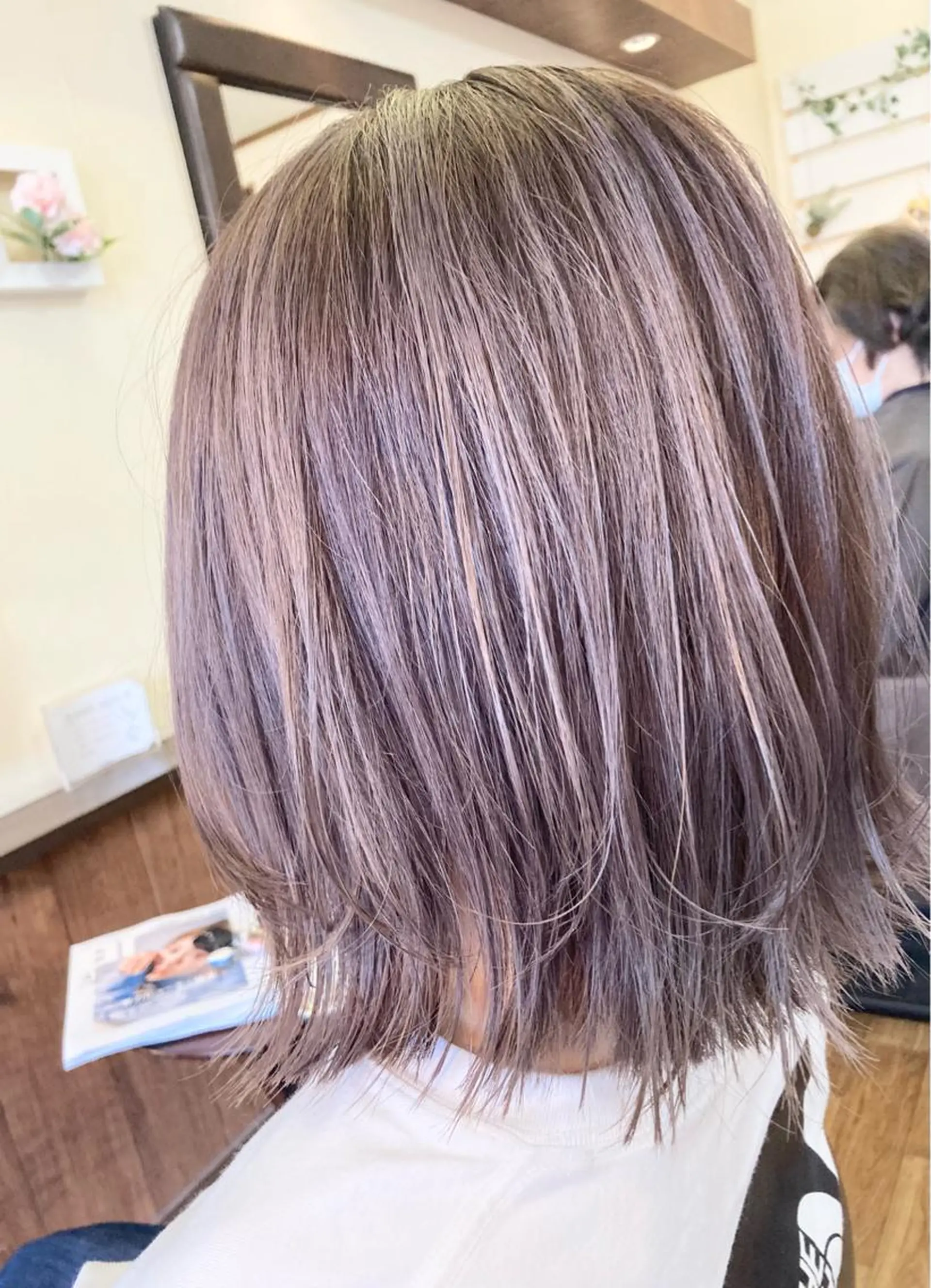 ミディアム カラー ベージュカラー ラベンダーカラー ラベンダーベージュ ヘアークルーズ ピースのヘアスタイル