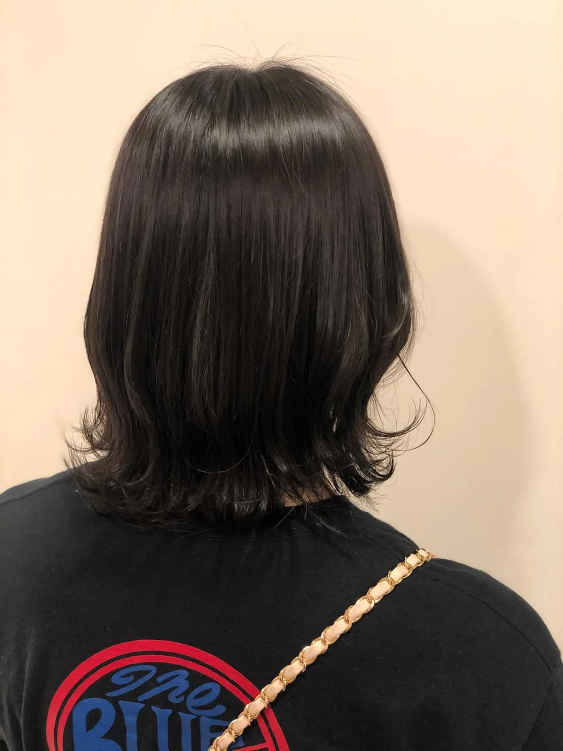 ミディアム カット 菊池 栄里奈のヘアスタイル