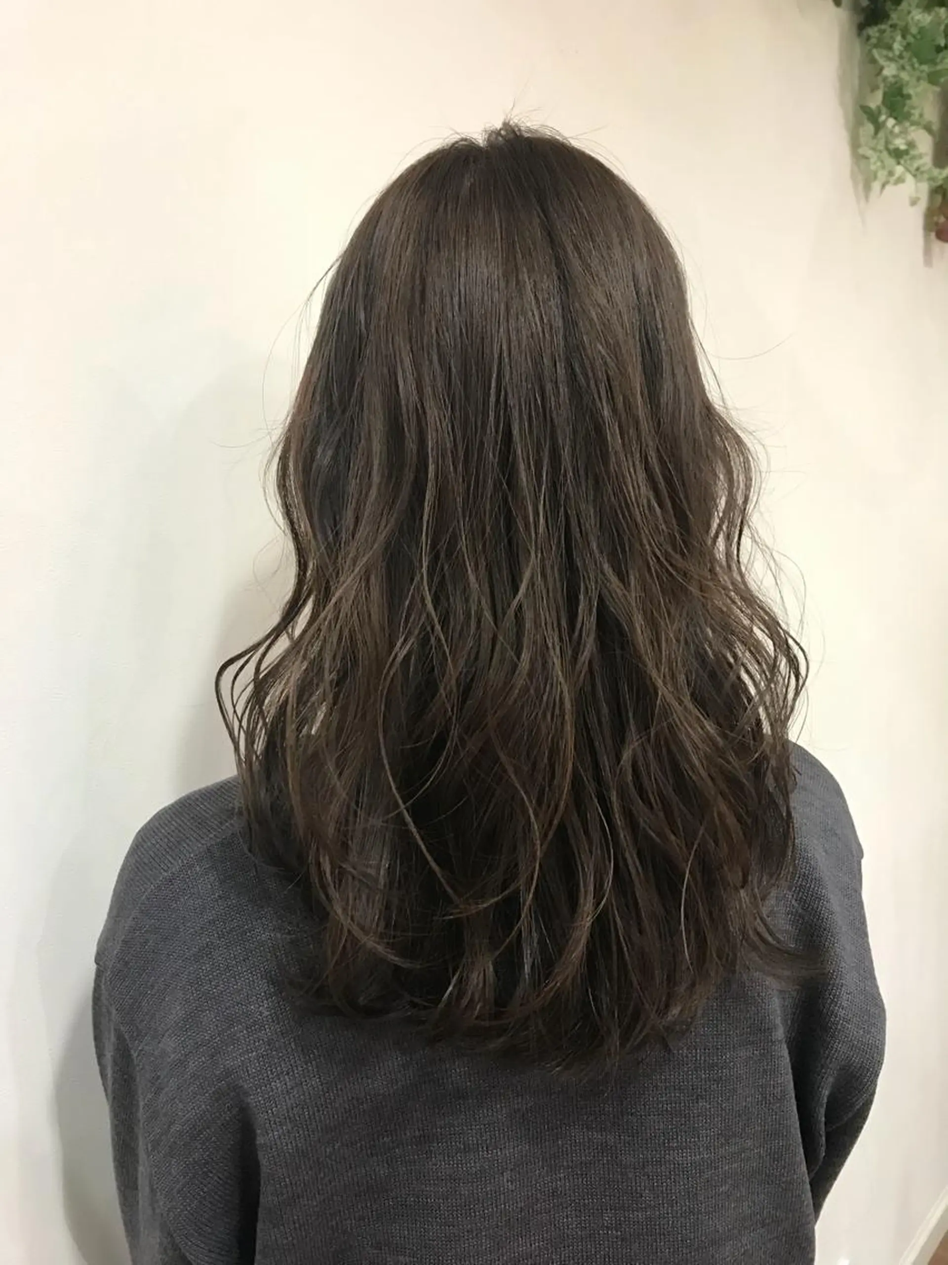 セミロング カラー いけだ　ひかり ハイライトくびれヘアのヘアスタイル