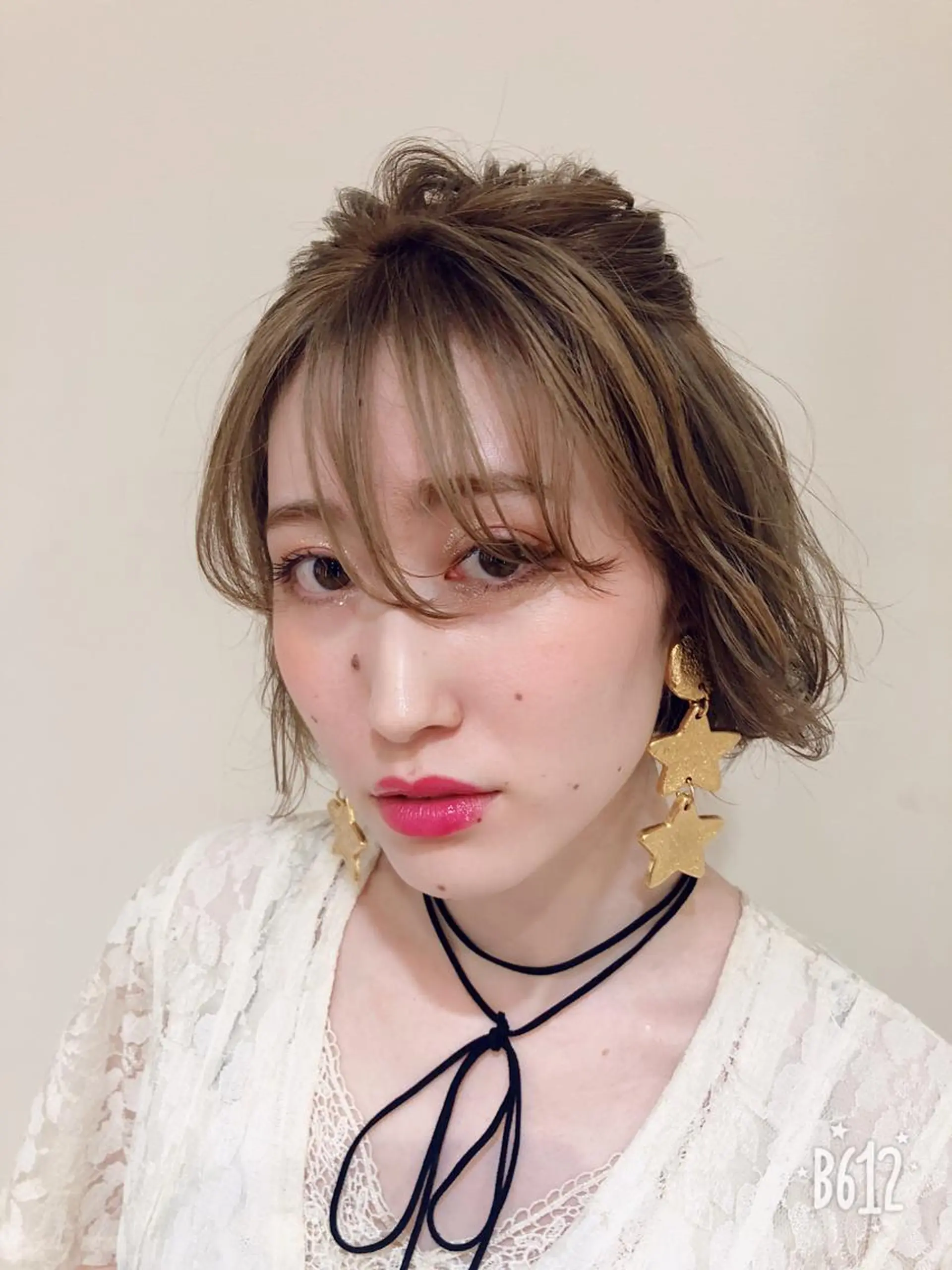 ミディアム ヘアアレンジ ウルフカット／吉村 桃子のヘアスタイル