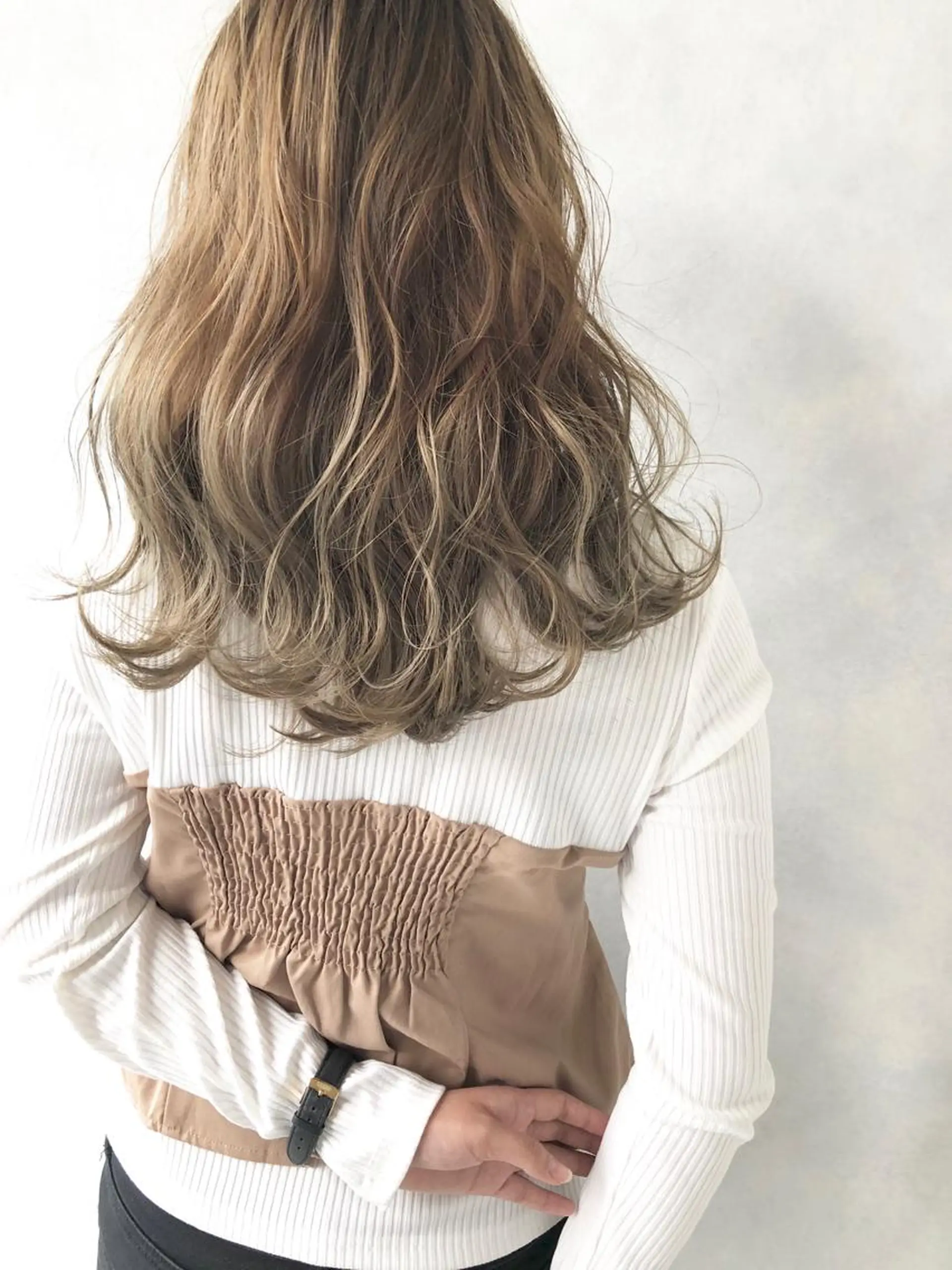 ロング ハイライト ヘアカラー トリートメント 小澤大輔 YOLO hairのヘアスタイル