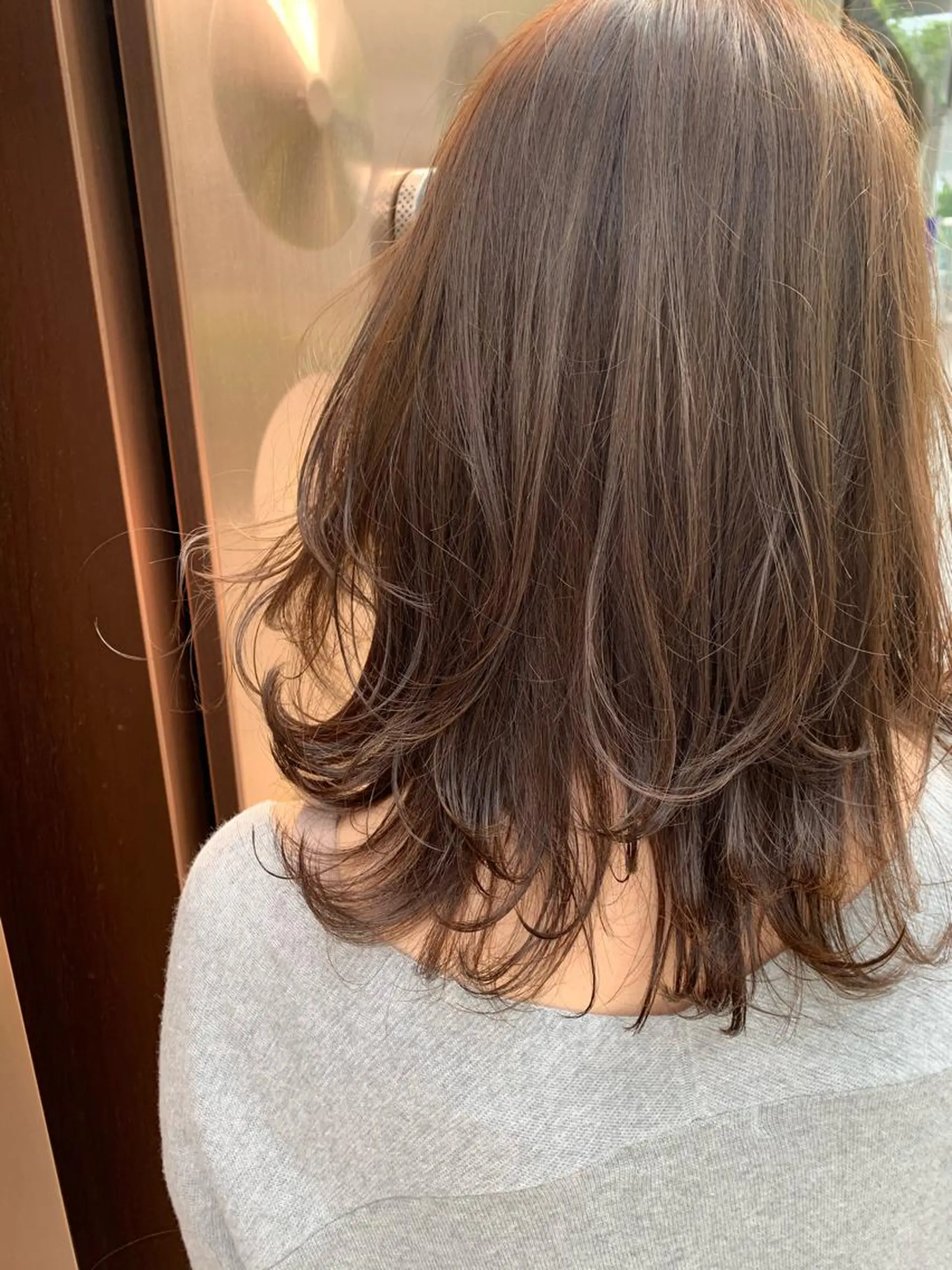 ミディアム カラー 安村 美奈のヘアスタイル