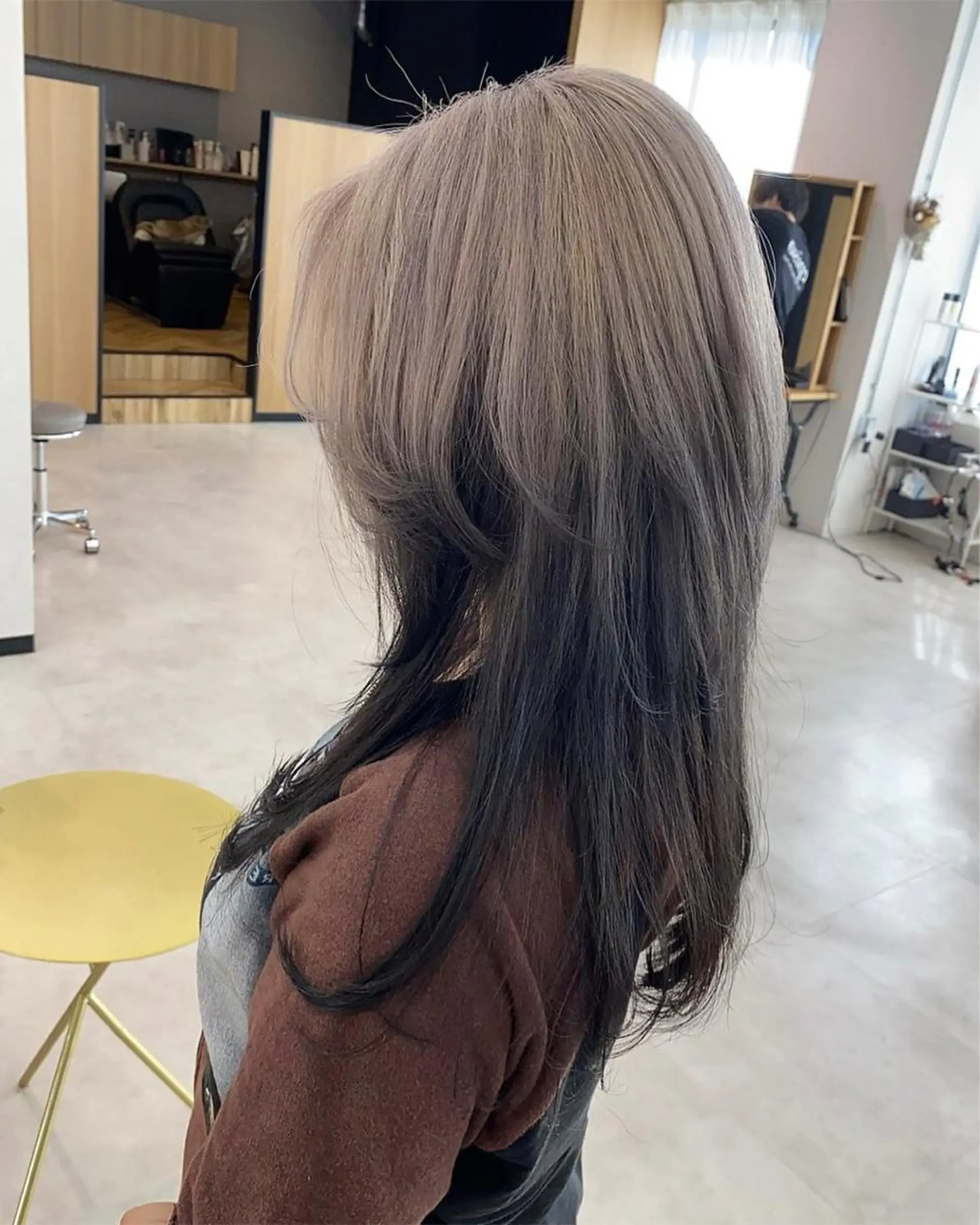 セミロング カラー ブリーチ グラデーションカラー ウルフカット ヒラ マツのヘアスタイル