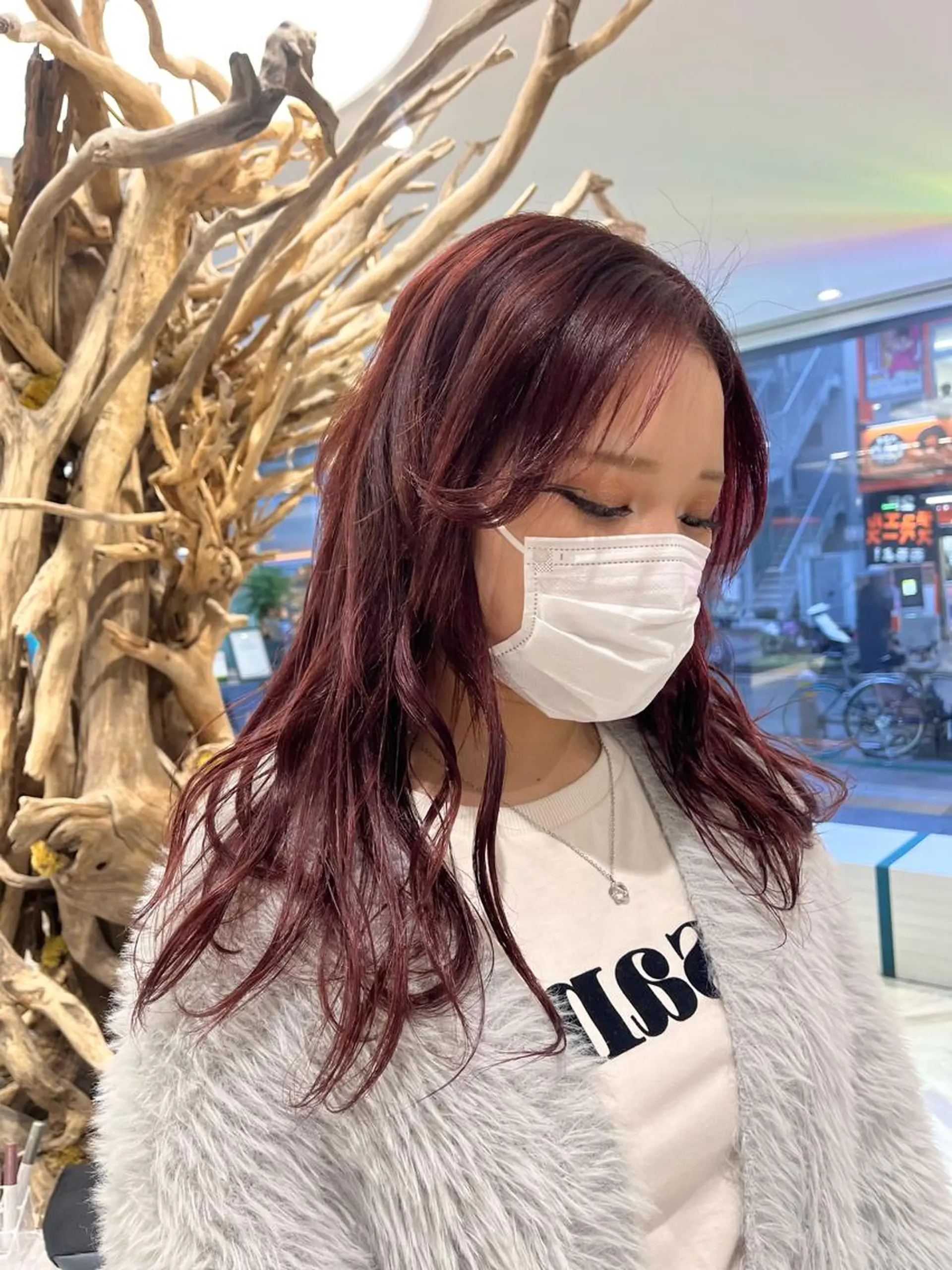 カラー ネイル マツエク・マツパ ブリーチ ボルドーカラー カシス ハイトーンカラー ブリーチなしカラー ヘアカラー トリートメント mai🤍縮毛酸性ス トレート/アイリストのヘアスタイル