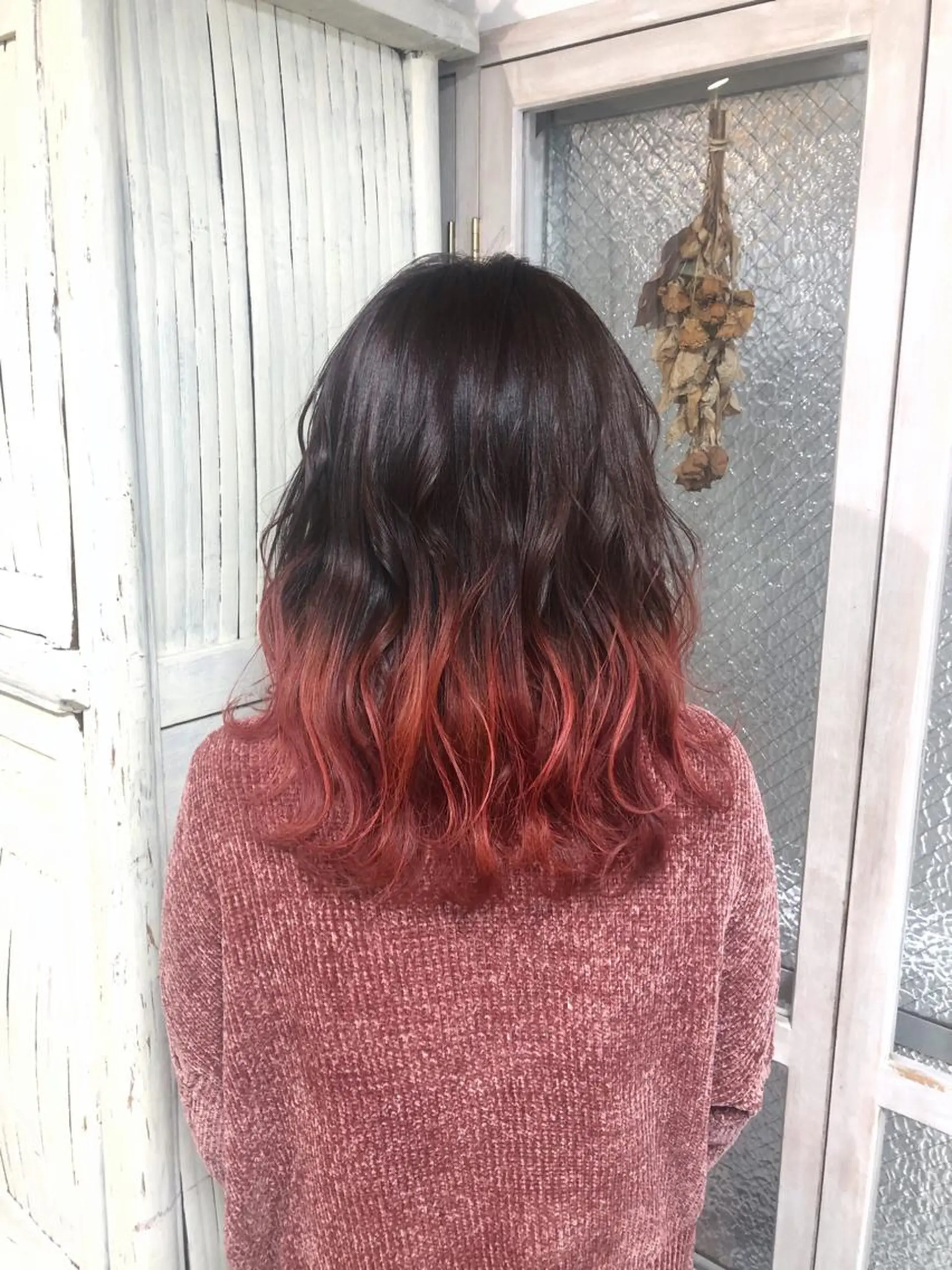 セミロング カラー パーマ ヘアアレンジ グラデーションカラー ヘアカラー トリートメント 推し活専用 【派手髪】飯野ゆかりのヘアスタイル