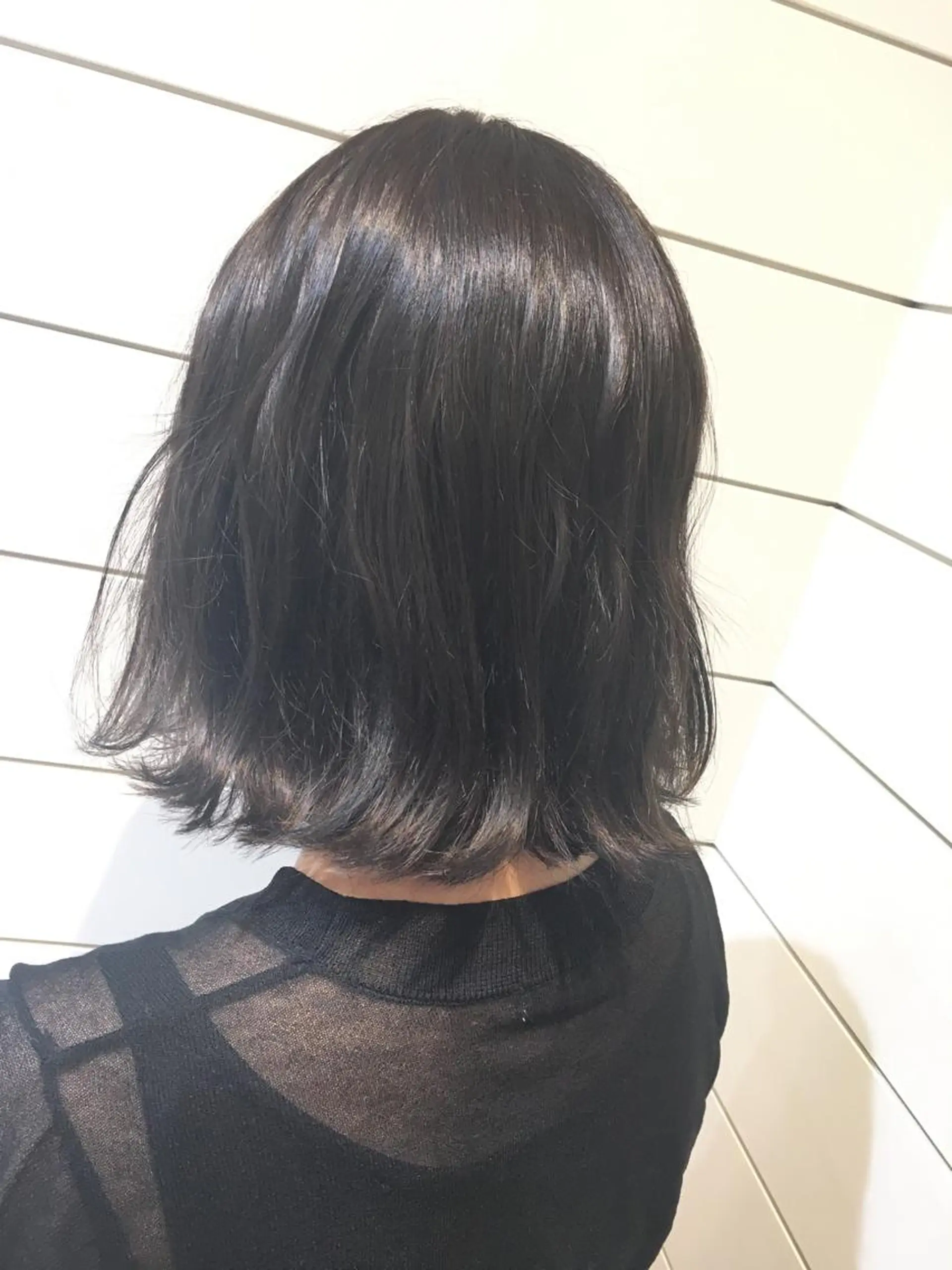 セミロング カラー アッシュ ブルーカラー ブルーグレー 鍵山 千秋のヘアスタイル