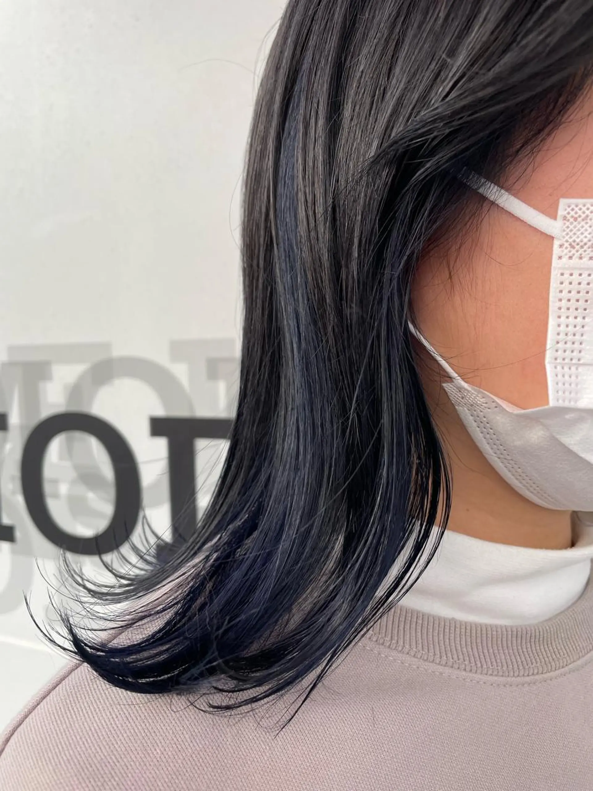 ミディアム カラー インナーカラー ネイビーカラー カット ヘアカラー Amour なぐらのヘアスタイル