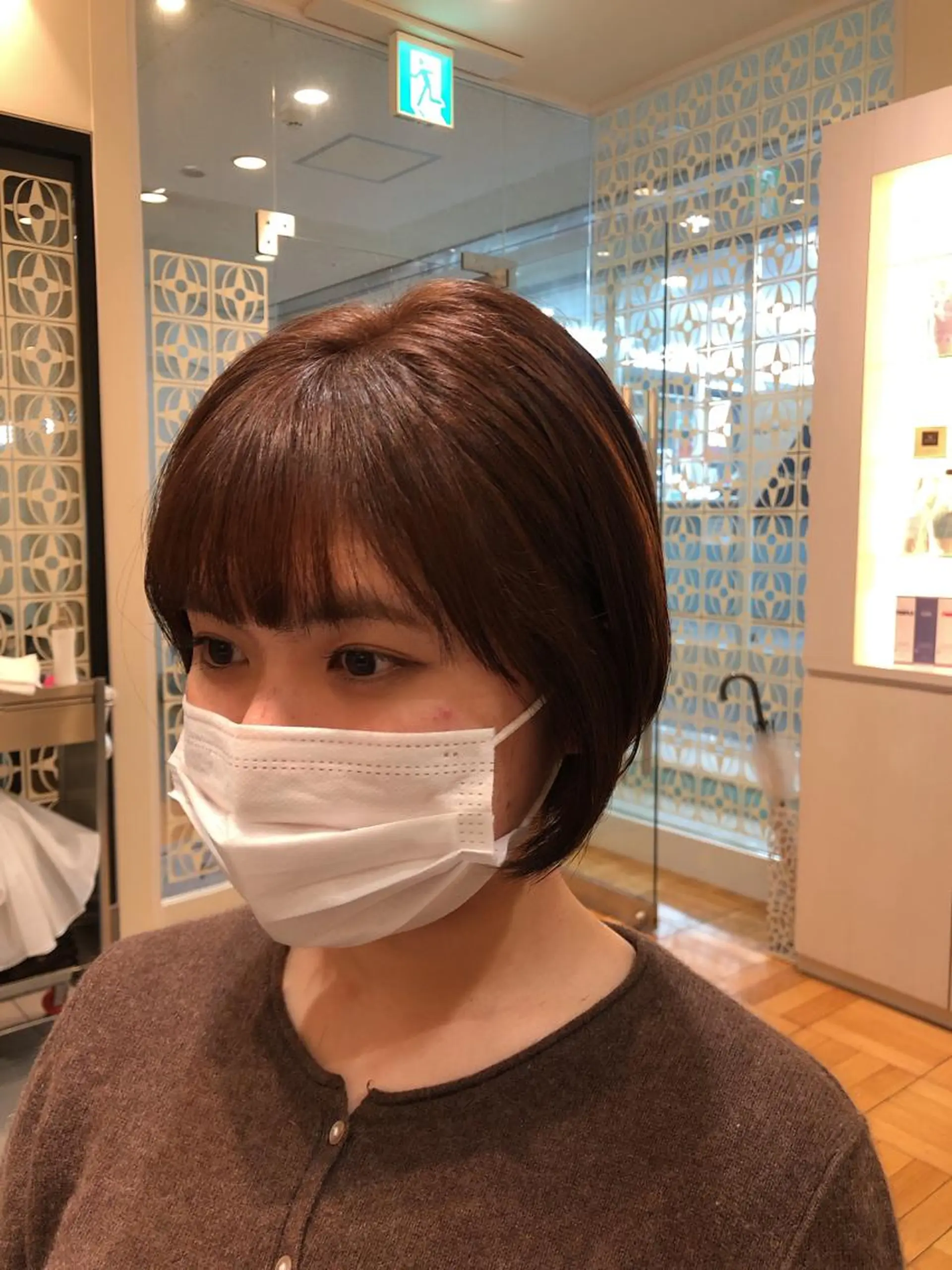 ショート カラー 顔周りカット ショートヘア コテ巻きパーマ 阪上 沙織のヘアスタイル