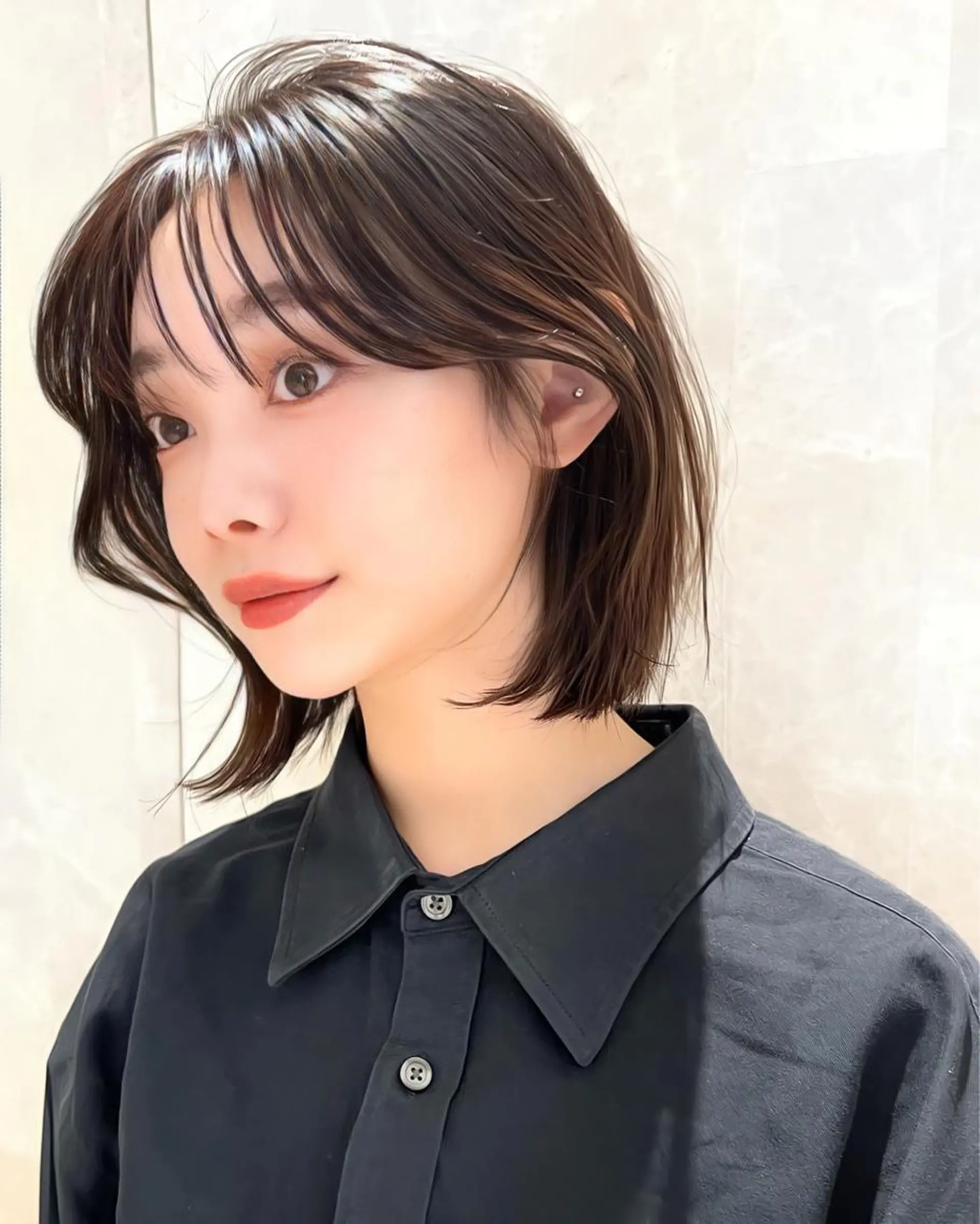 ミディアム カラー ベージュカラー グレージュ ボブ くびれヘア くせ毛 カット ヘアカラー トリートメント レイヤー専門家 ダブルカラー修のヘアスタイル