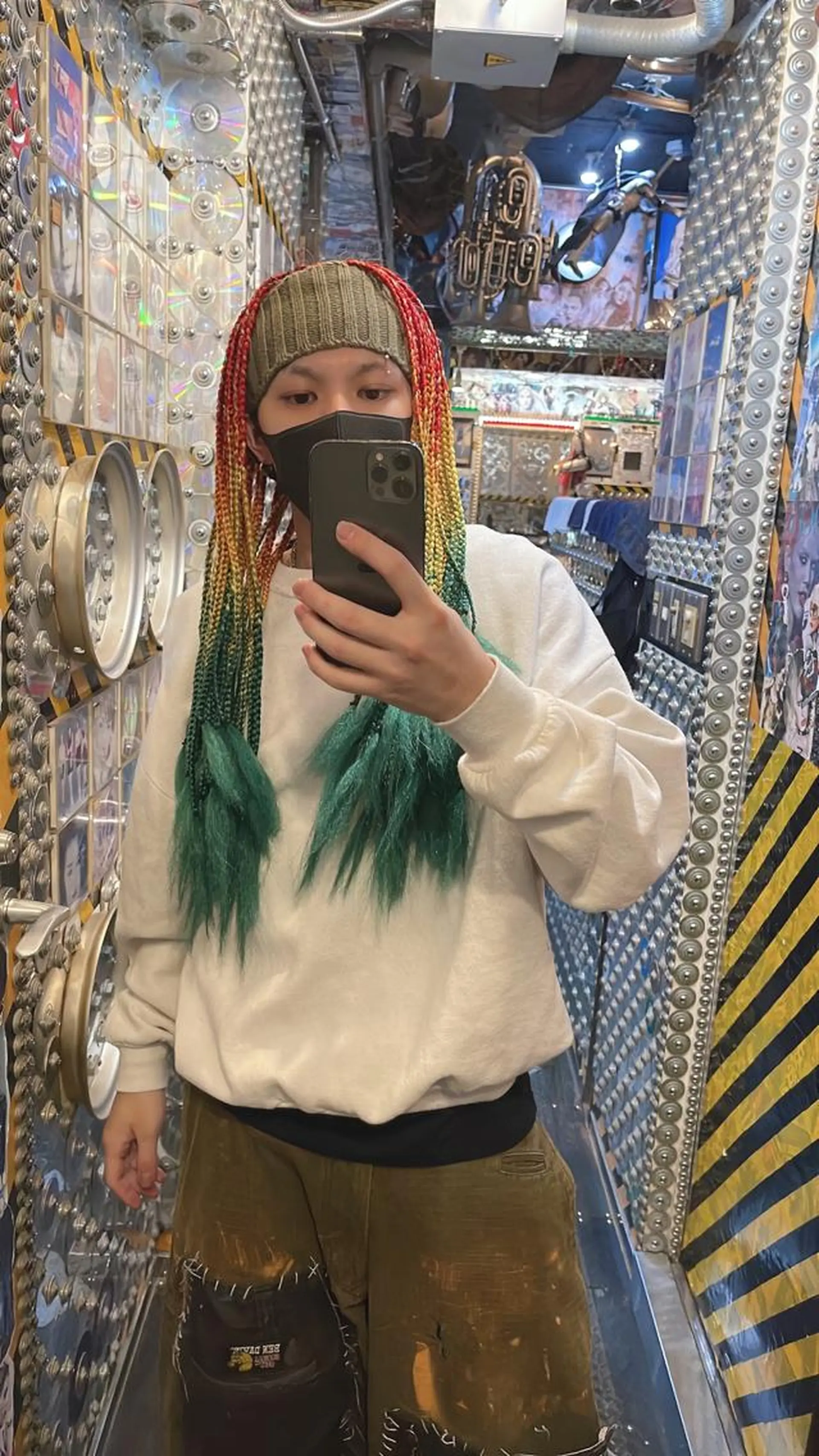 ロング カラー パーマ ヘアアレンジ メンズ 🌈派手髪エクステ ブレイズ🌈ひろとのヘアスタイル