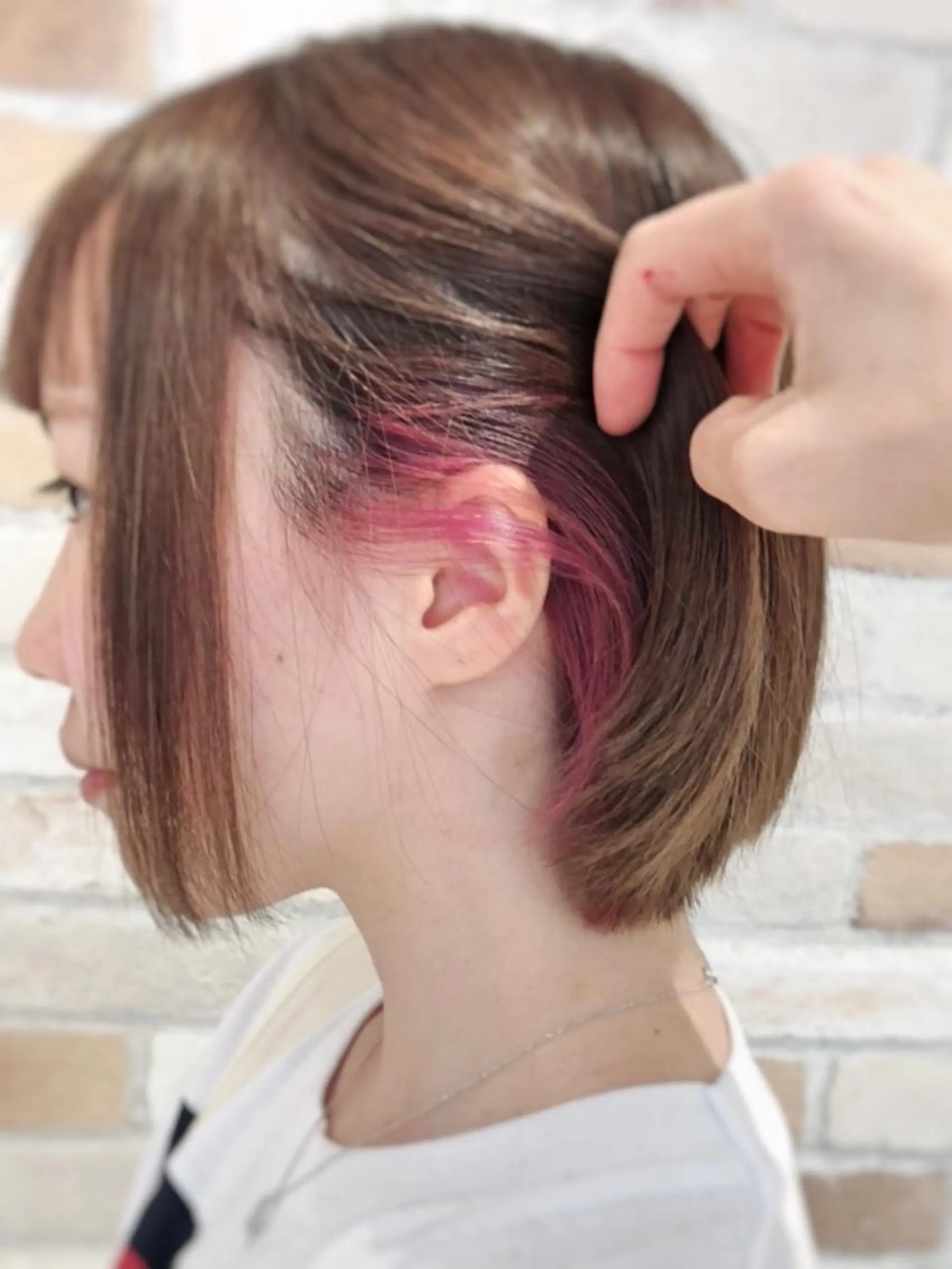 ショート カラー ブリーチ イヤリングカラー ピンクカラー 癖毛、多毛の方歓迎 三浦　麻衣のヘアスタイル