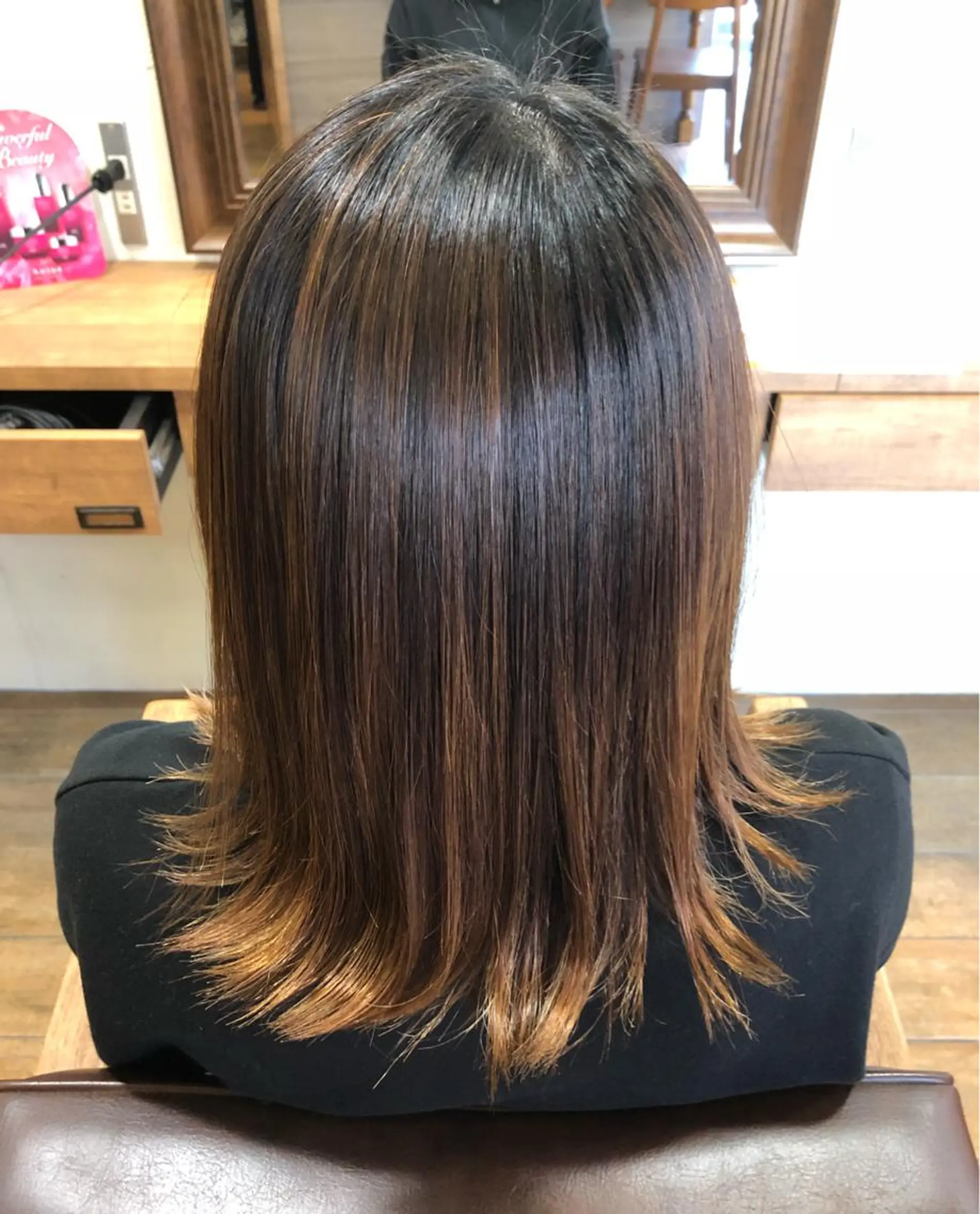 ミディアム カット 縮毛矯正 清永 隆二のヘアスタイル