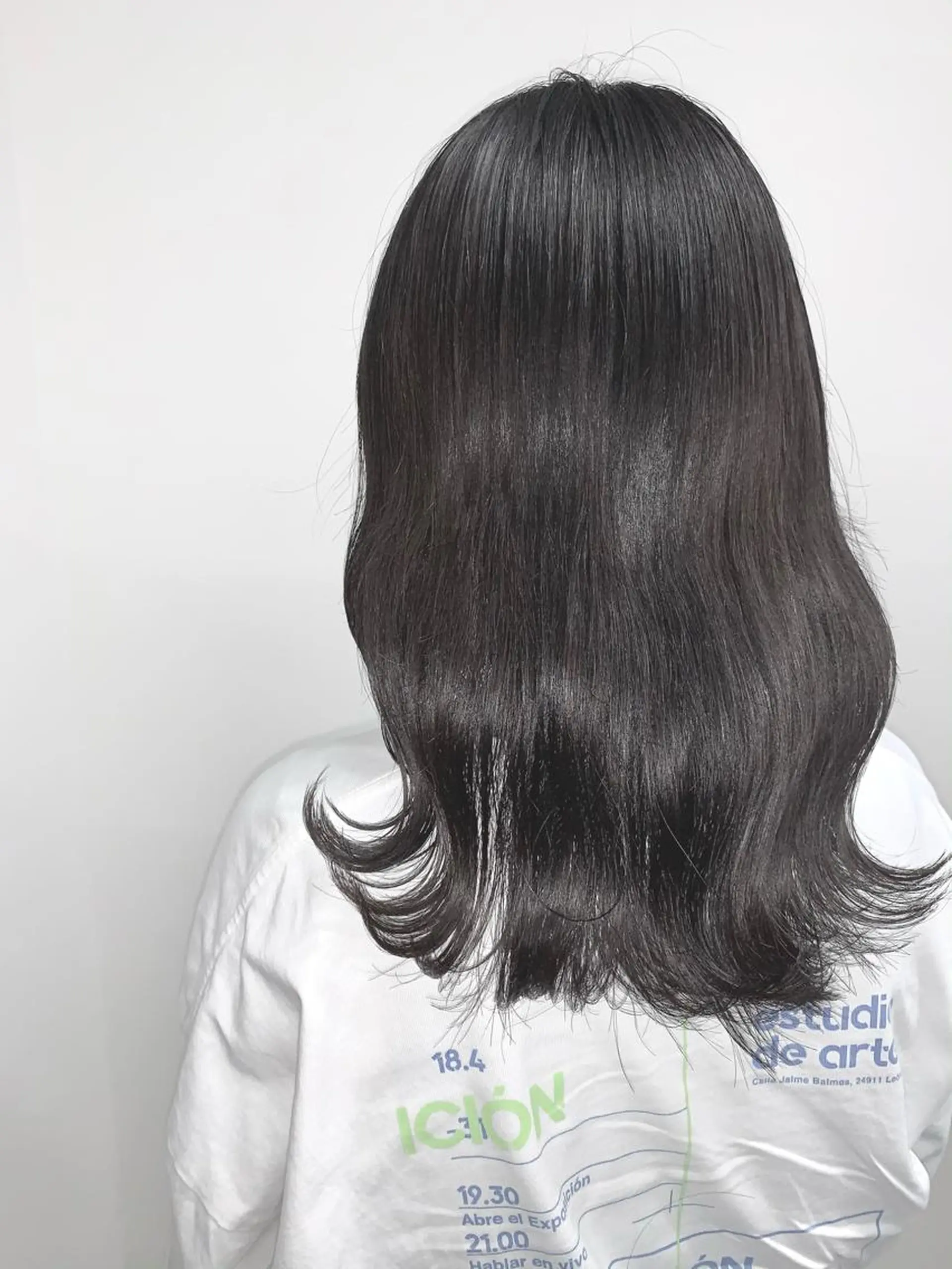 ミディアム カラー 肌に馴染む暗髪 梅田・増田のヘアスタイル