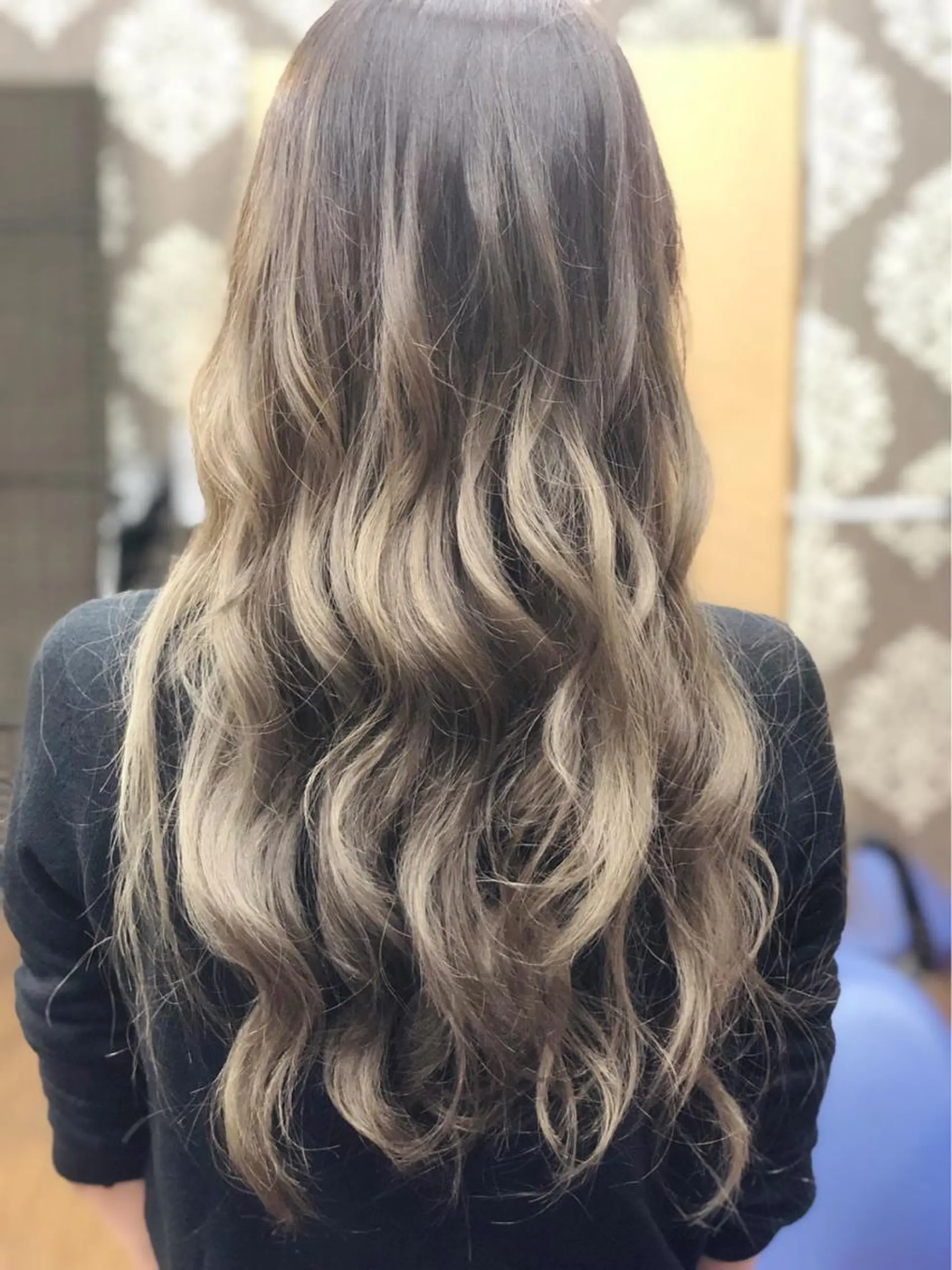 ロング カラー ブリーチ グラデーションカラー イルミナカラー ヤナ マネージャーのヘアスタイル