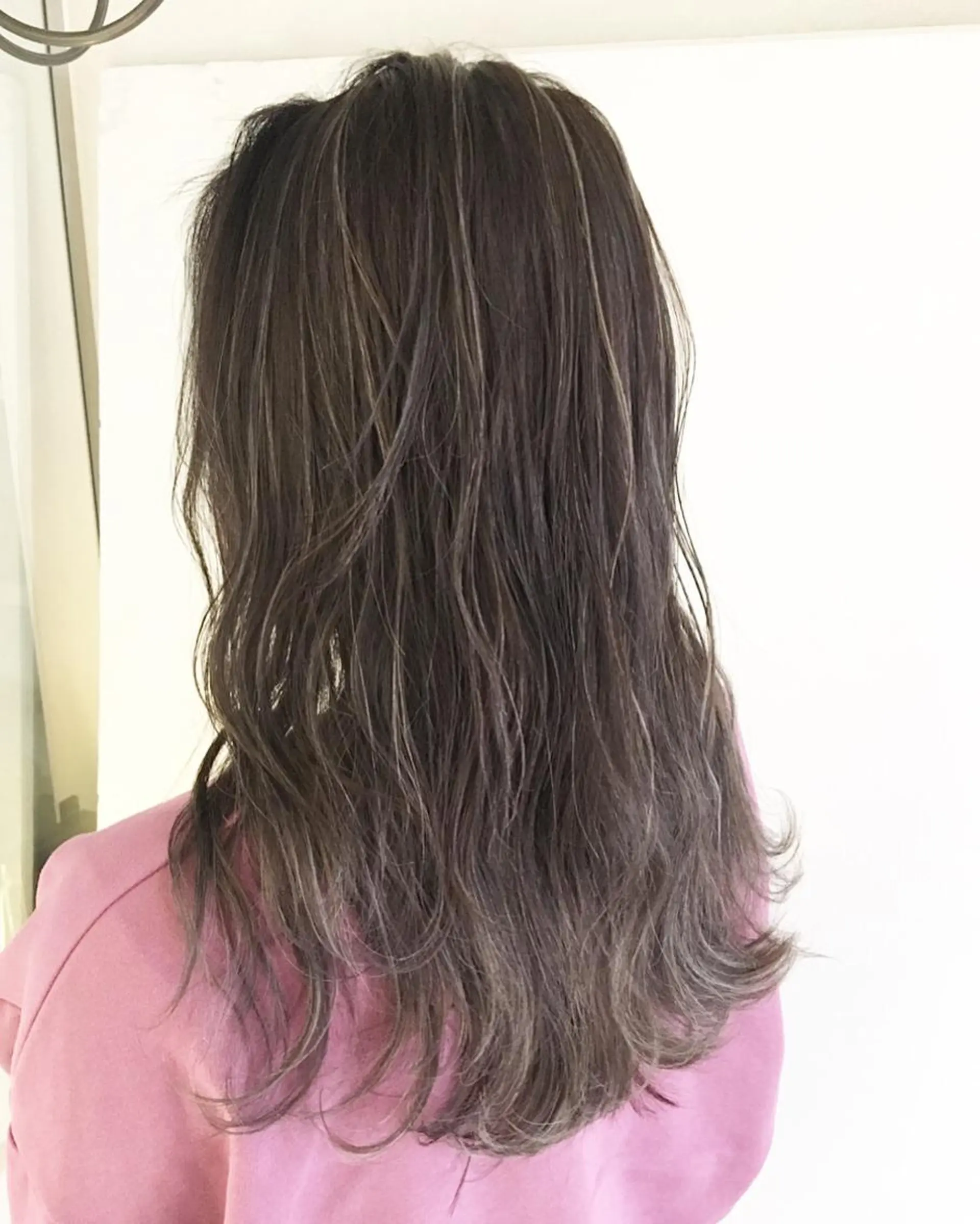 ロング アッシュ ハイライト 渡辺 健太のヘアスタイル