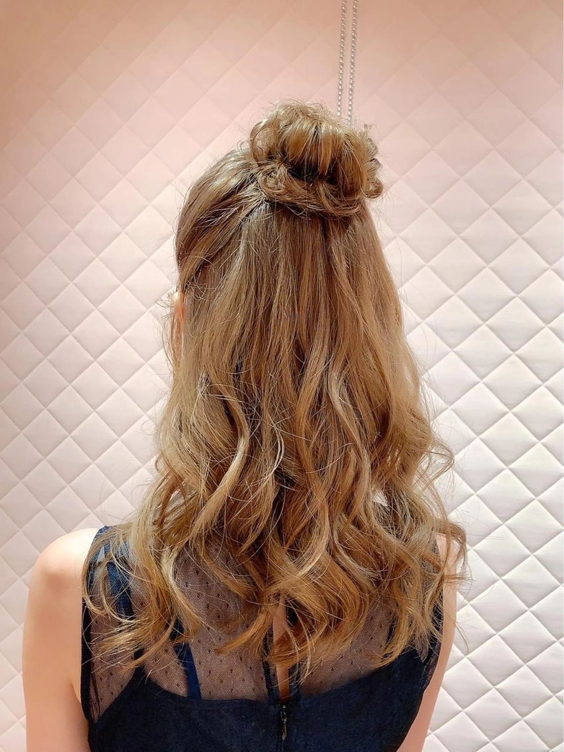 ロング カラー ベージュカラー ミルクティーベージュ ヘアセット 1日1名様限定 予約可能のヘアスタイル