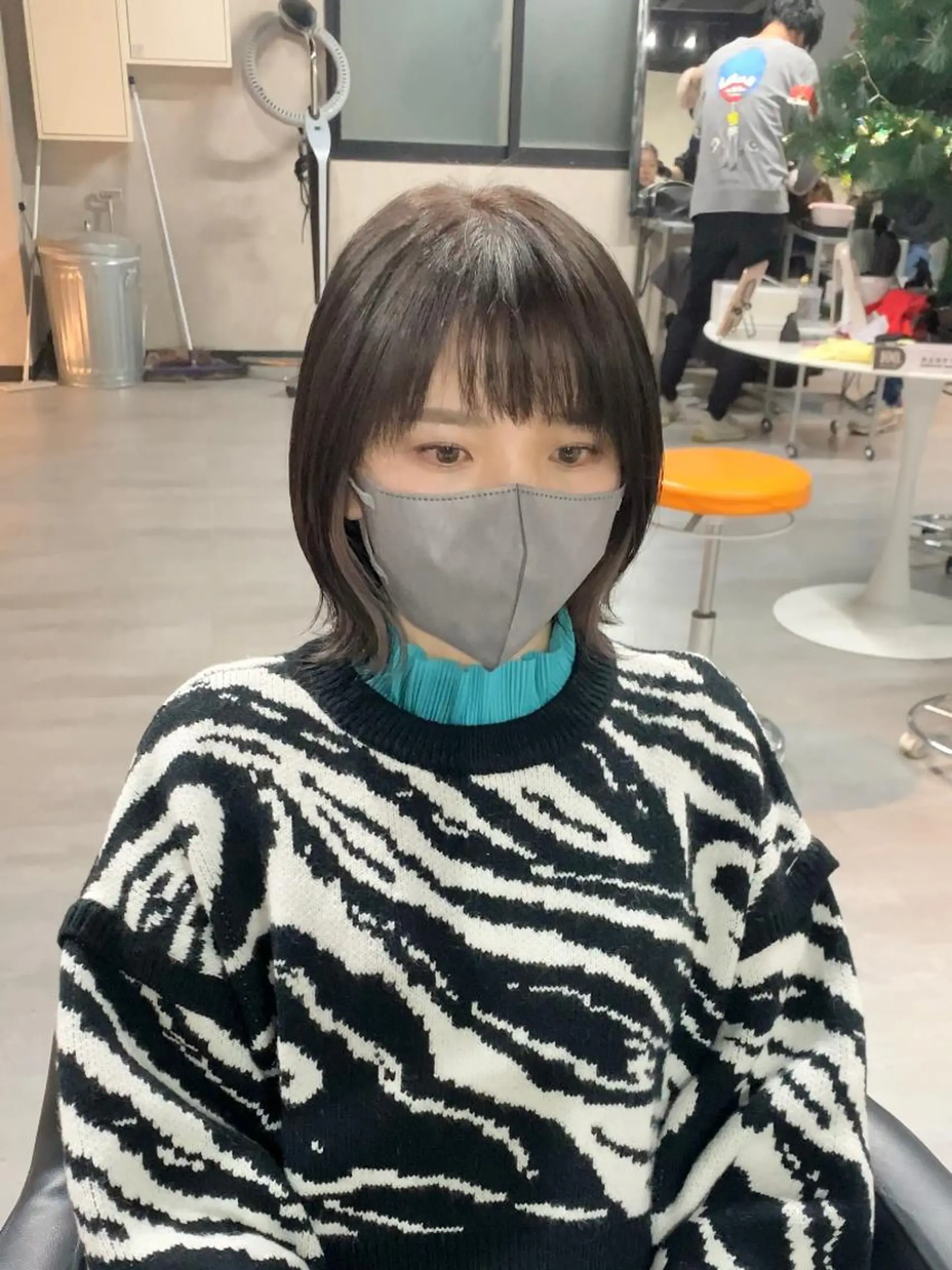 ミディアム カラー グレージュ 外ハネヘア B E C H I C O〔べち子〕のヘアスタイル