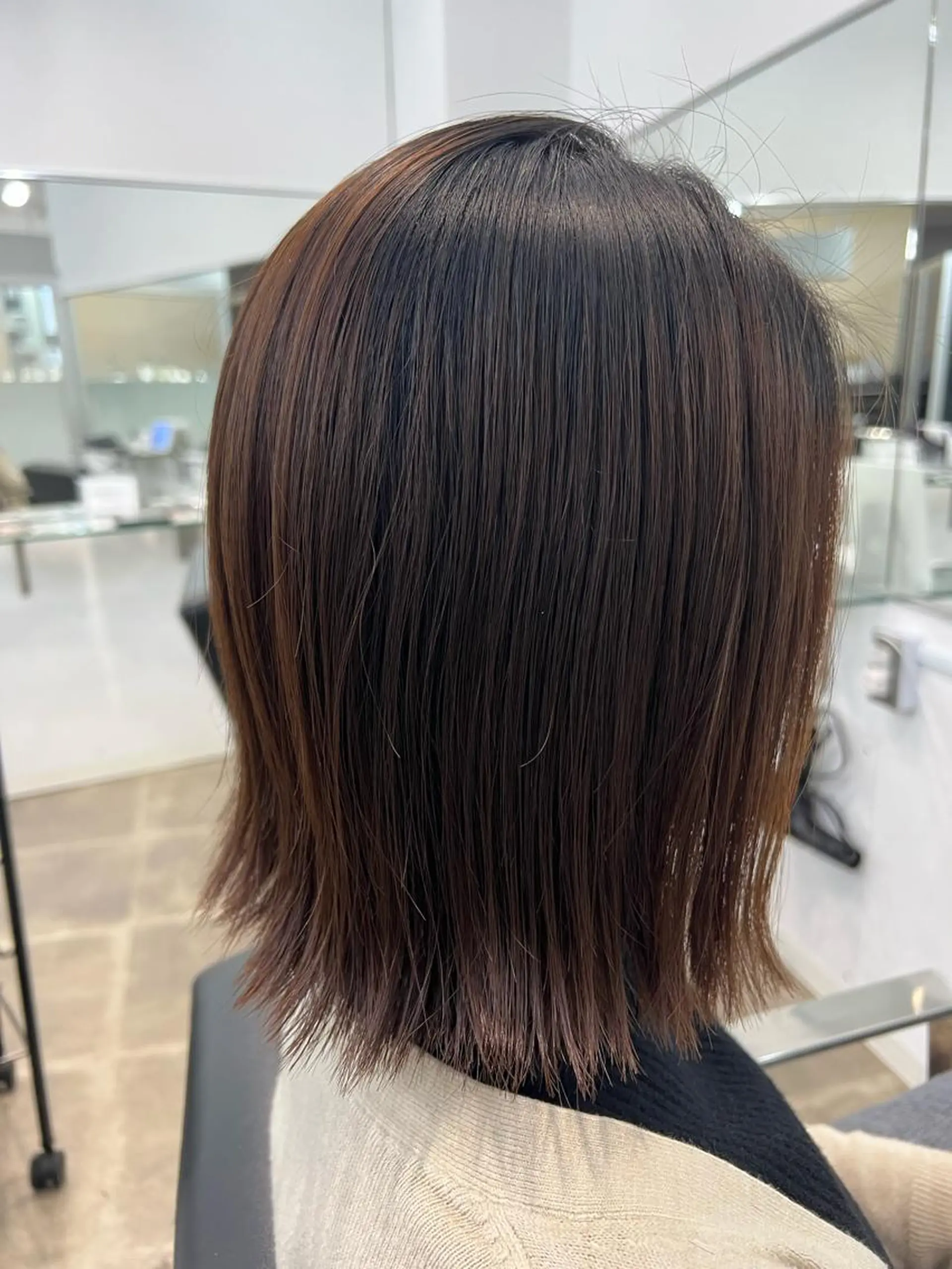 ミディアム tomo MiND HAiRのヘアスタイル