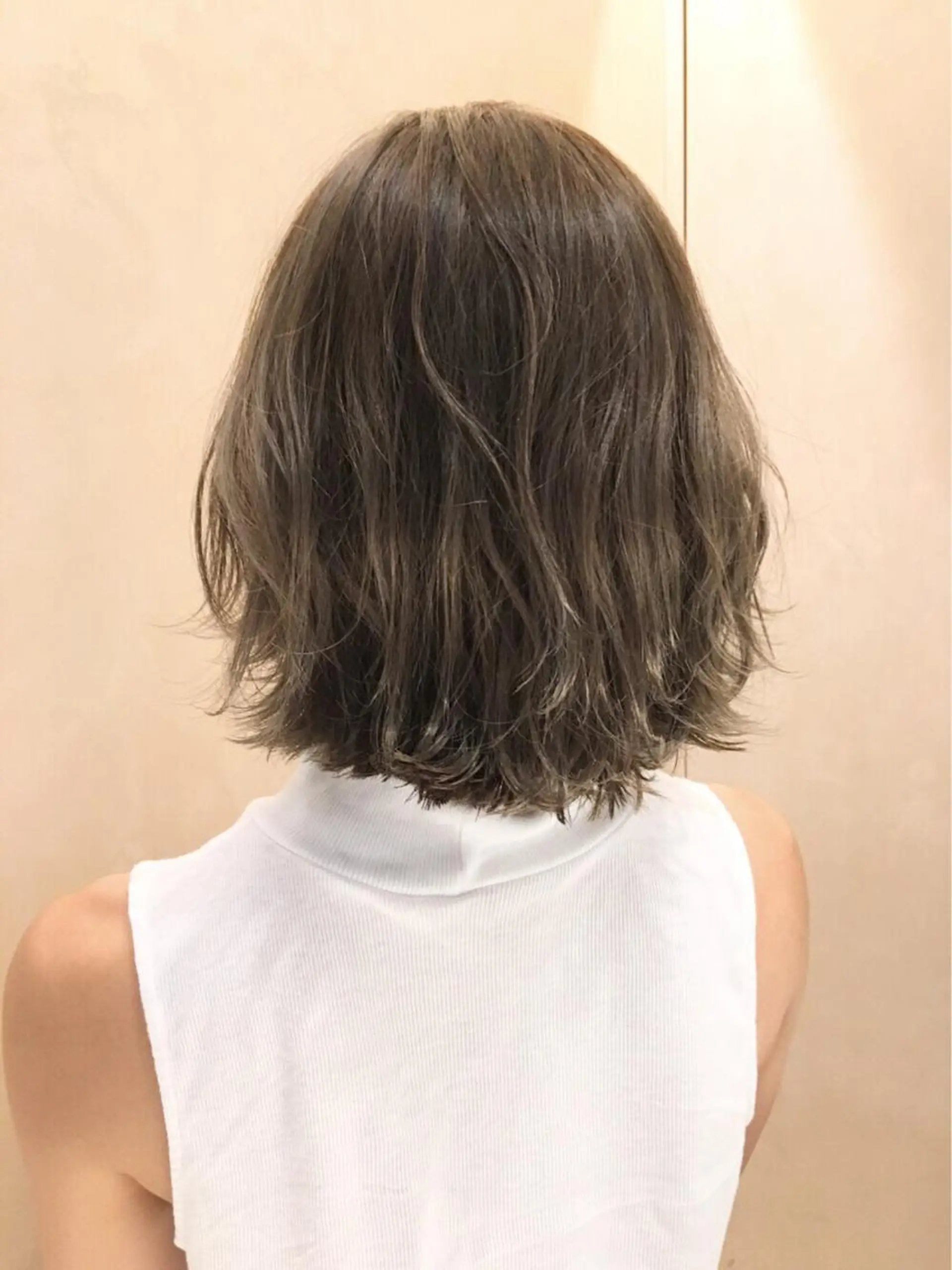 ミディアム カラー パーマ グレージュ ハイライトカラー ハイライト 酸性縮毛矯正のプロ 杉山玲介のヘアスタイル