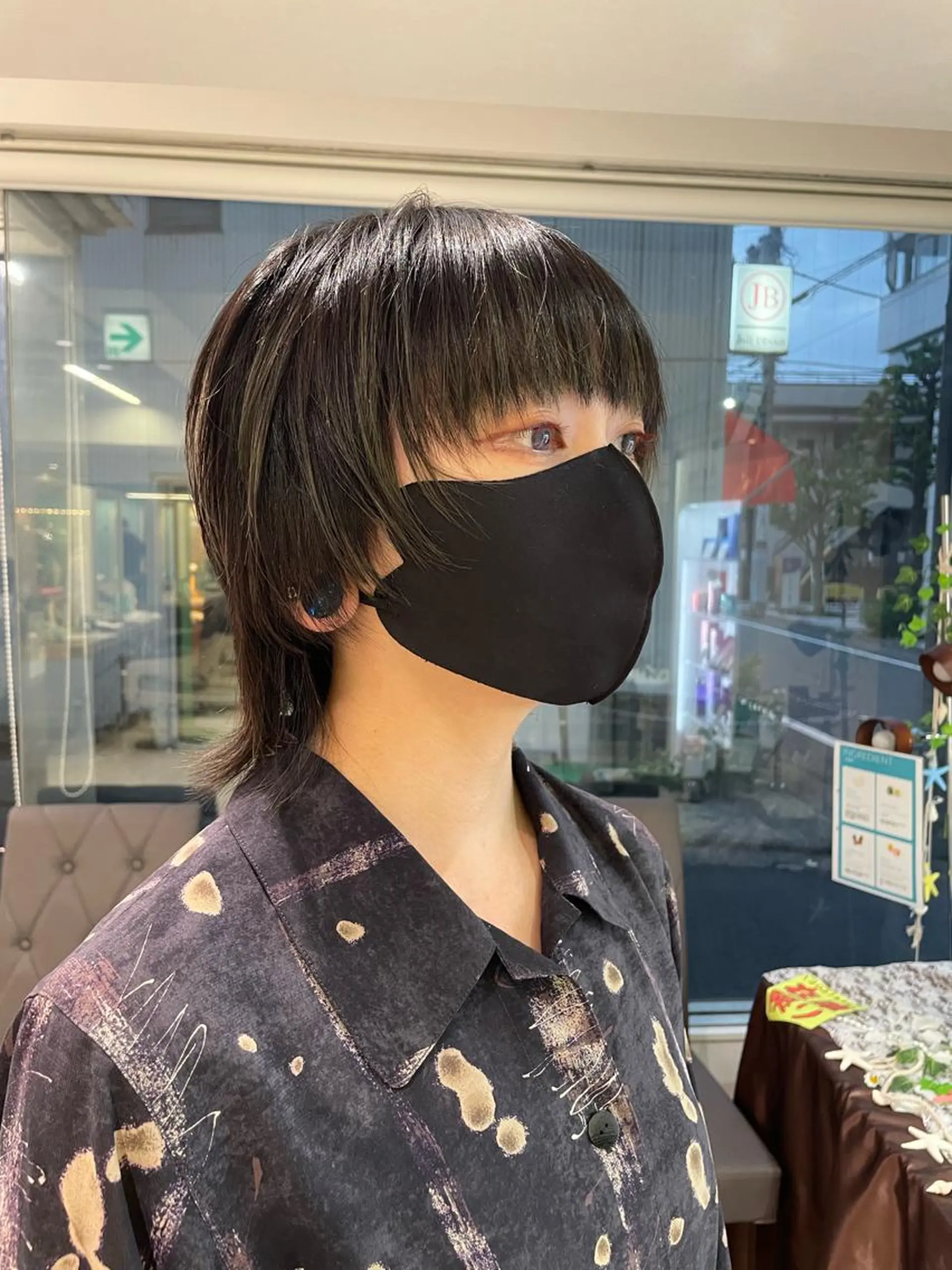 ミディアム 渡部凌我 小顔ウルフ ハイトーンカラーのヘアスタイル