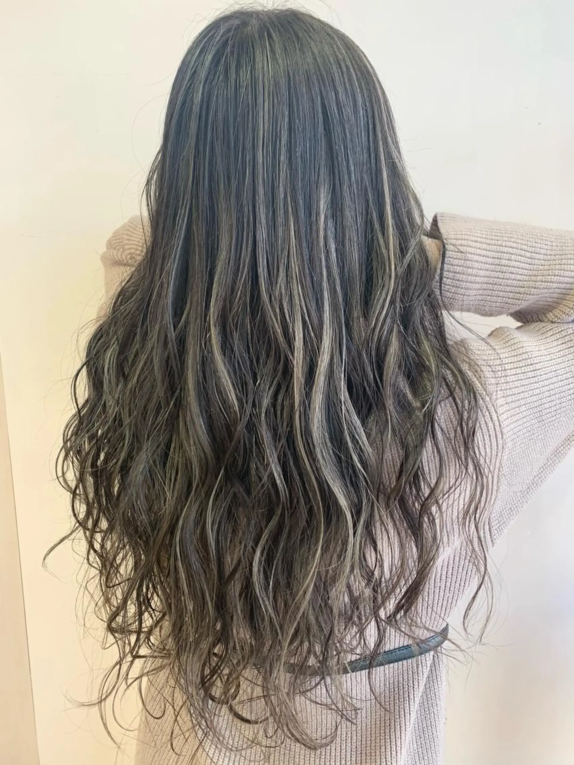 ロング カラー ハイライトカラー ハイライト mimiiy梅田 中崎町ハイトーンのヘアスタイル