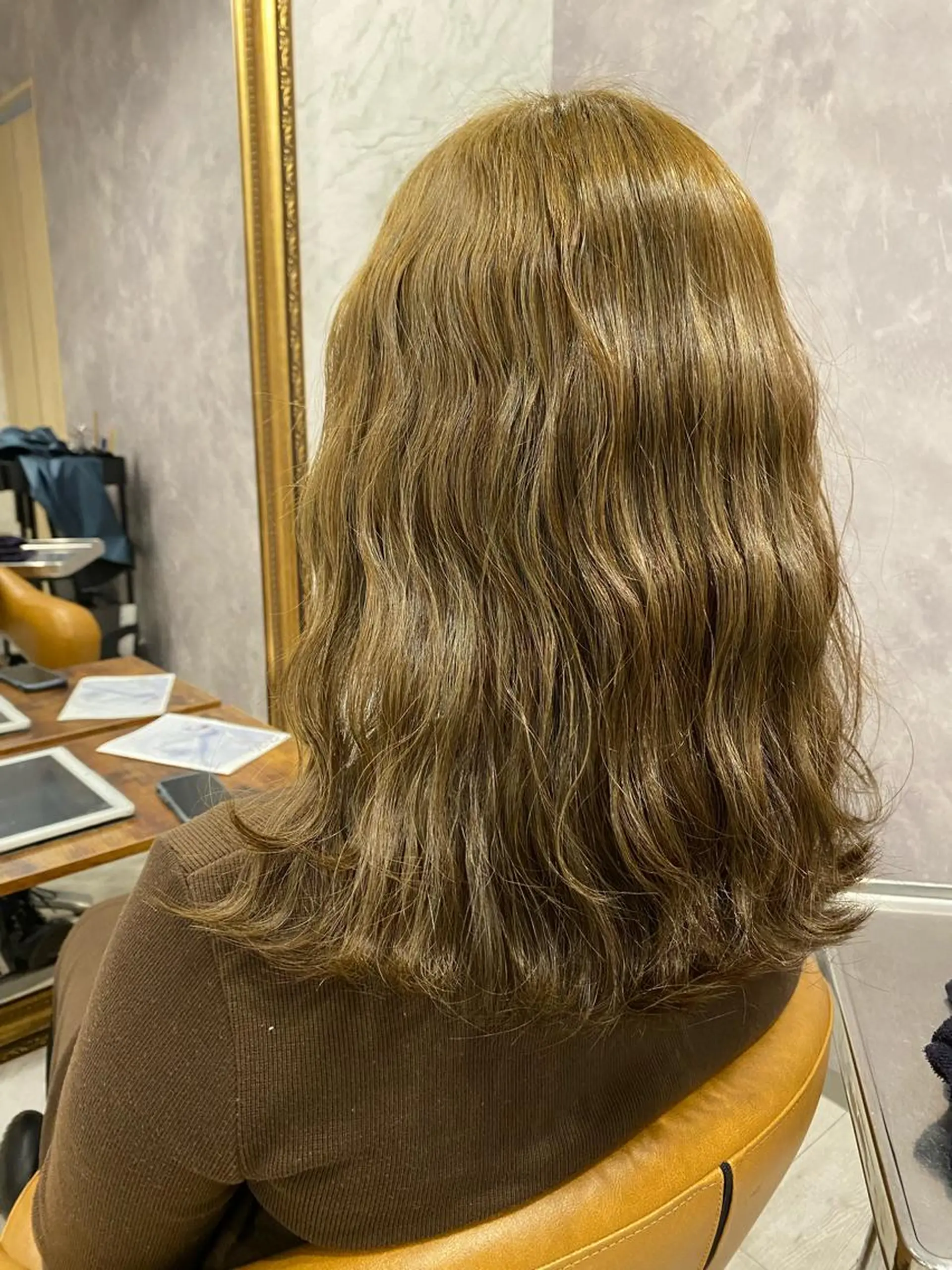 ミディアム カラー ヘアアレンジ ベージュカラー ブリーチ オリーブベージュ 🥀暖色韓国ヘア💕 保科侑花のヘアスタイル