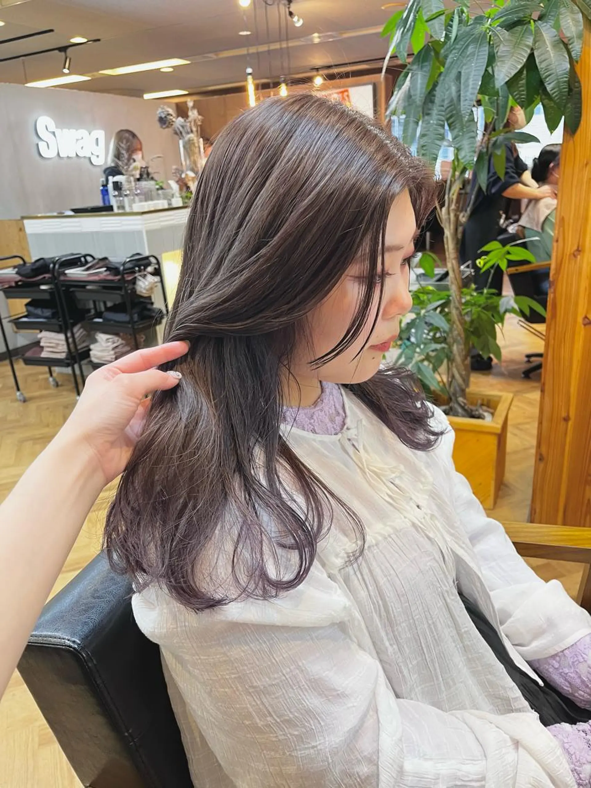 セミロング カラー ブリーチ インナーカラー ラベンダーカラー ena/ブリーチなし 透明感・レイヤー🎀のヘアスタイル