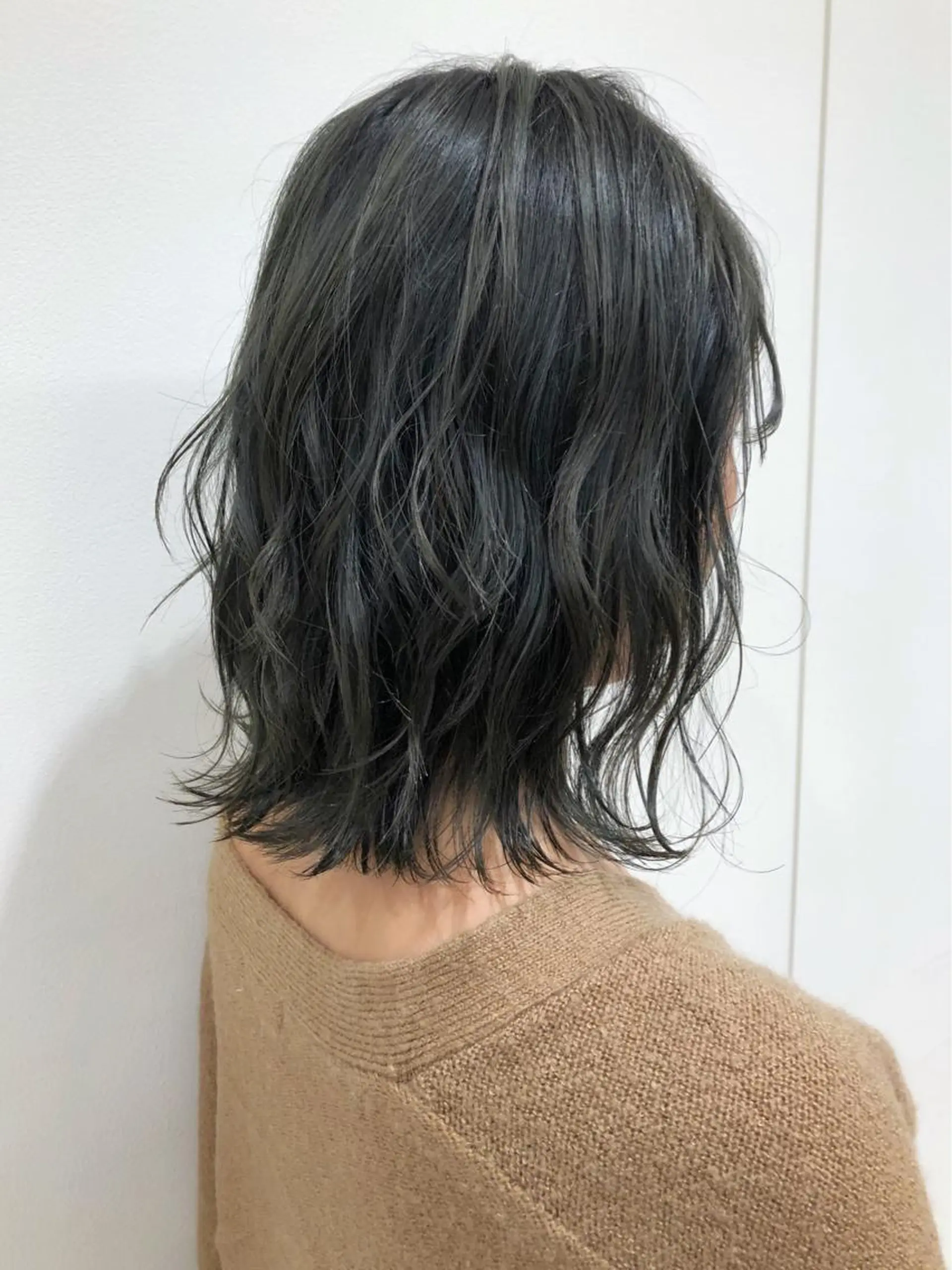 ミディアム カラー ブリーチ ケアブリーチ 透明感カラー グレージュ カーキグレージュ ケアブリーチ 坪井佑樹のヘアスタイル