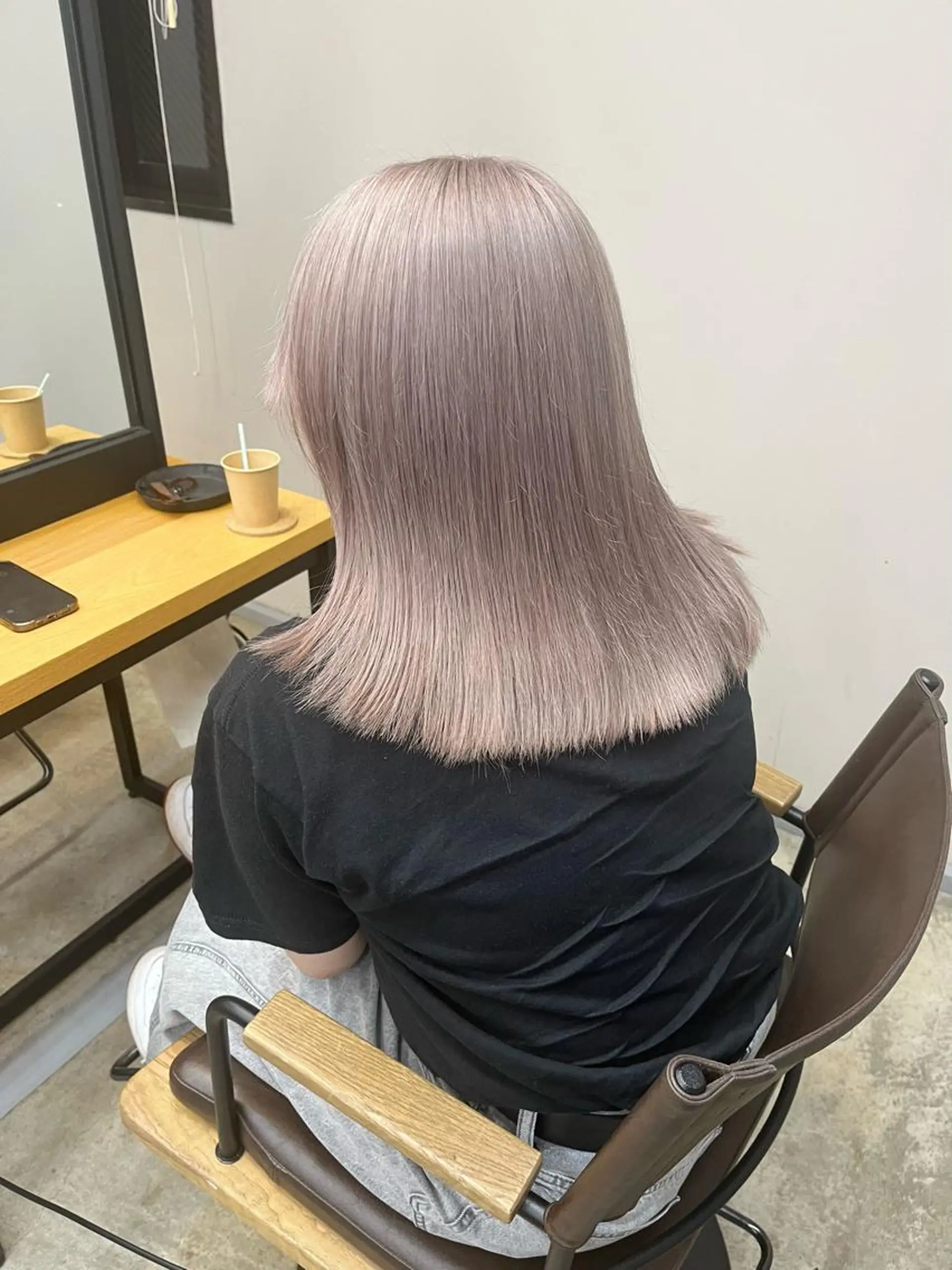 ミディアム カラー ベージュカラー ブリーチ ホワイトベージュ ヘアカラー トリートメント 🩷ハイトーン透明感 レイヤー🩷ユリカのヘアスタイル