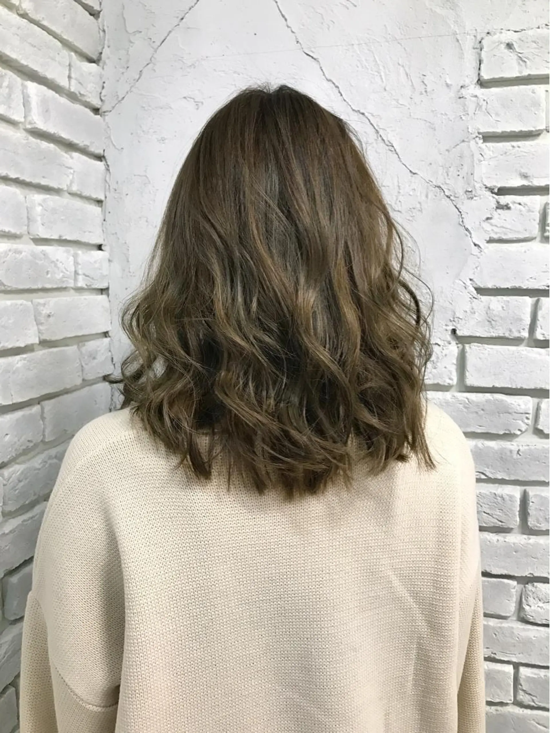 ミディアム セミロング ロング カラー アッシュ ベージュカラー ハイライトカラー イルミナカラー ハイライト レイヤーカット🪽 MARINA🦩のヘアスタイル