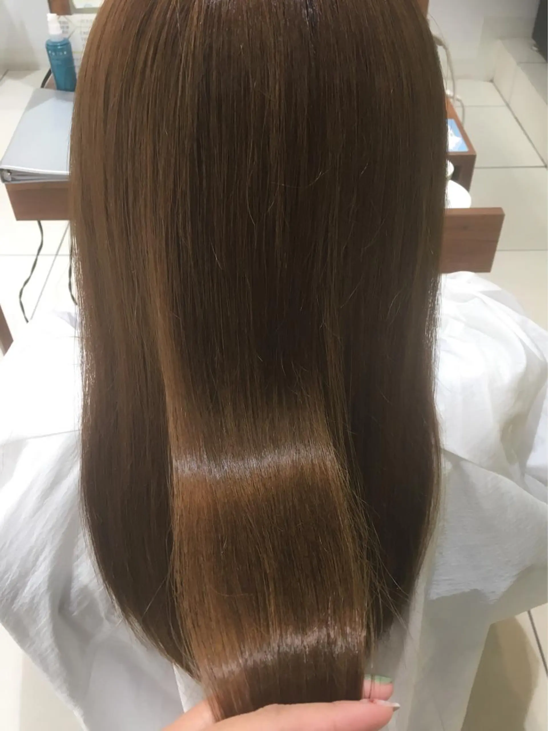 esse大阪茶屋町店所属・レイヤーカット 新井田陽寿のヘアスタイル